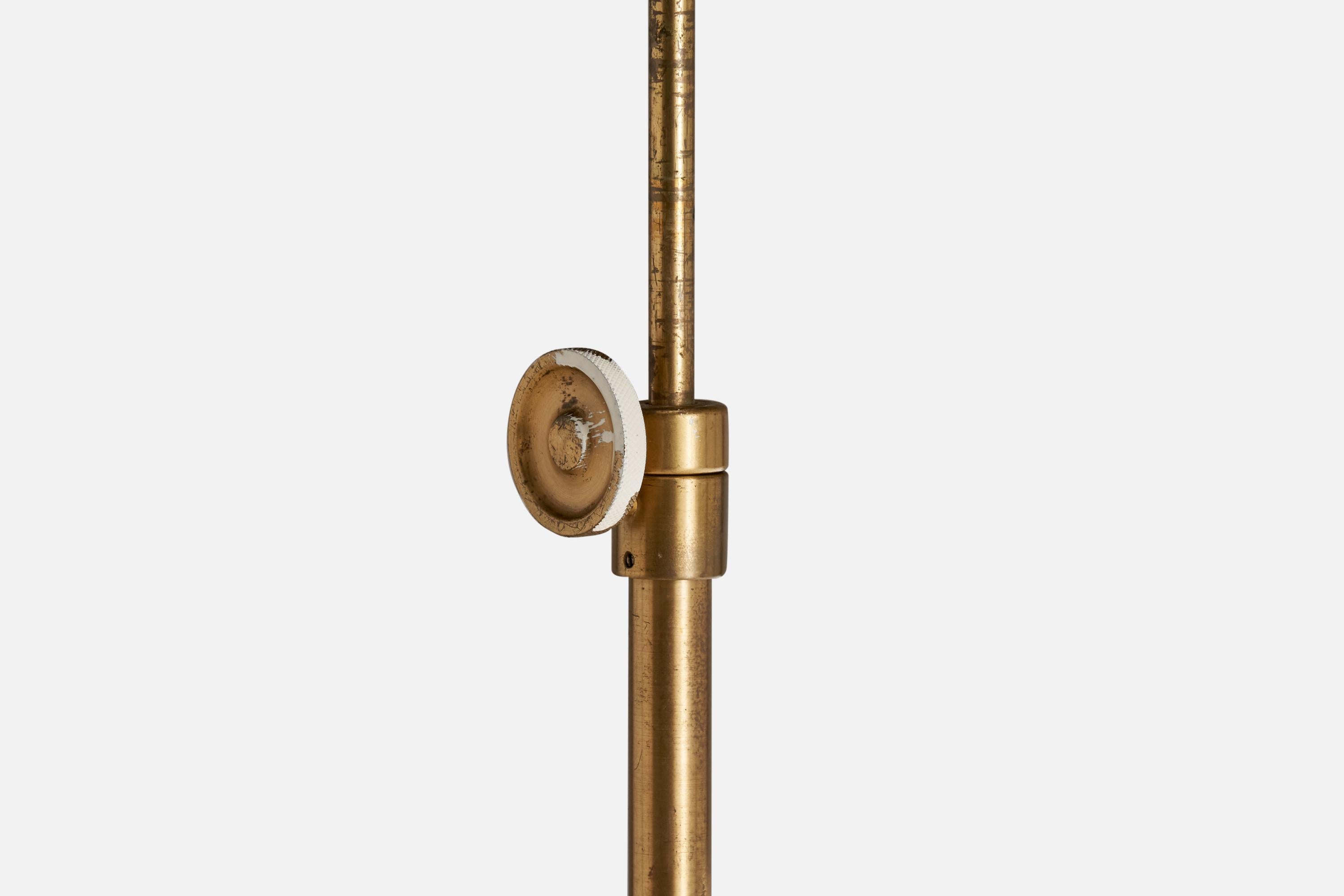 Milieu du XXe siècle Hans Bergström. Lampadaire, laiton, tissu, Suède, années 1940 en vente