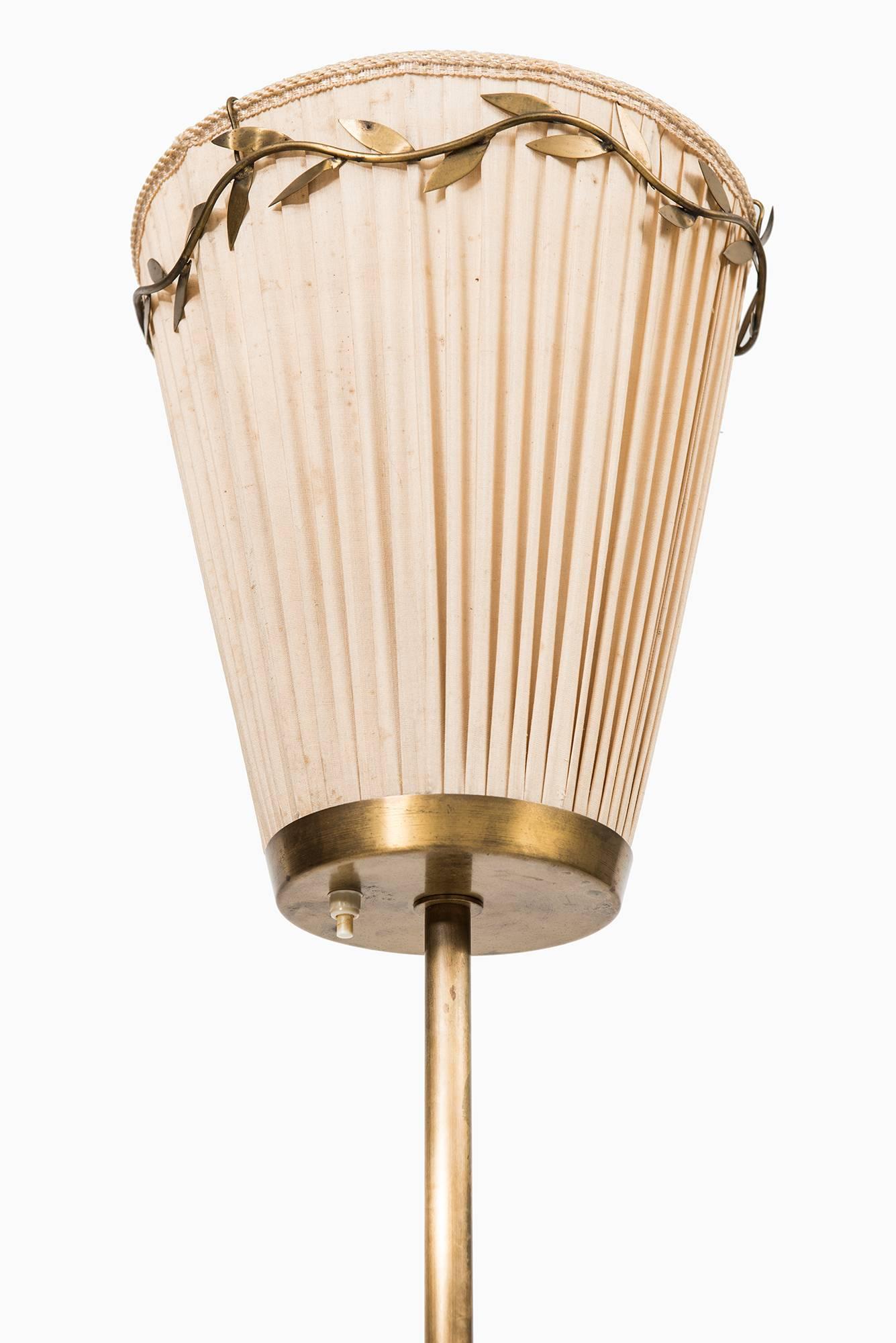 Very rare floor lamp designed by Hans Bergström. Produced by Ateljé Lyktan in Åhus, Sweden.