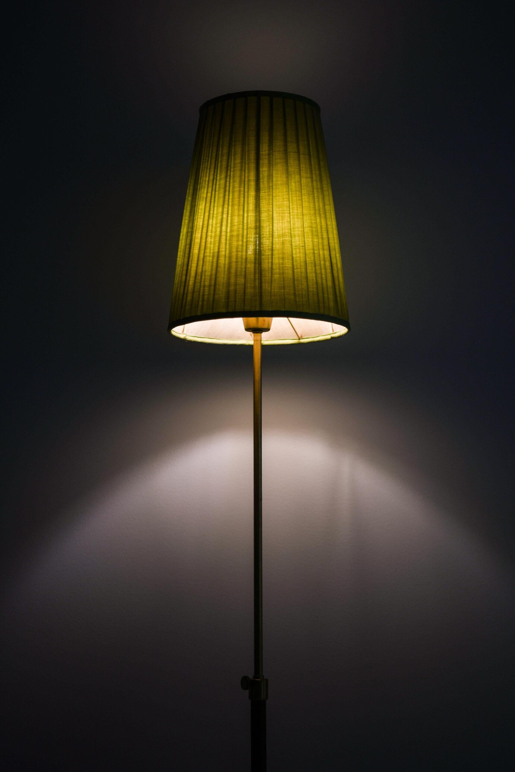 Hans Bergström Floor Lamp Model 544 Produced by Ateljé Lyktan in Åhus, Sweden For Sale 5