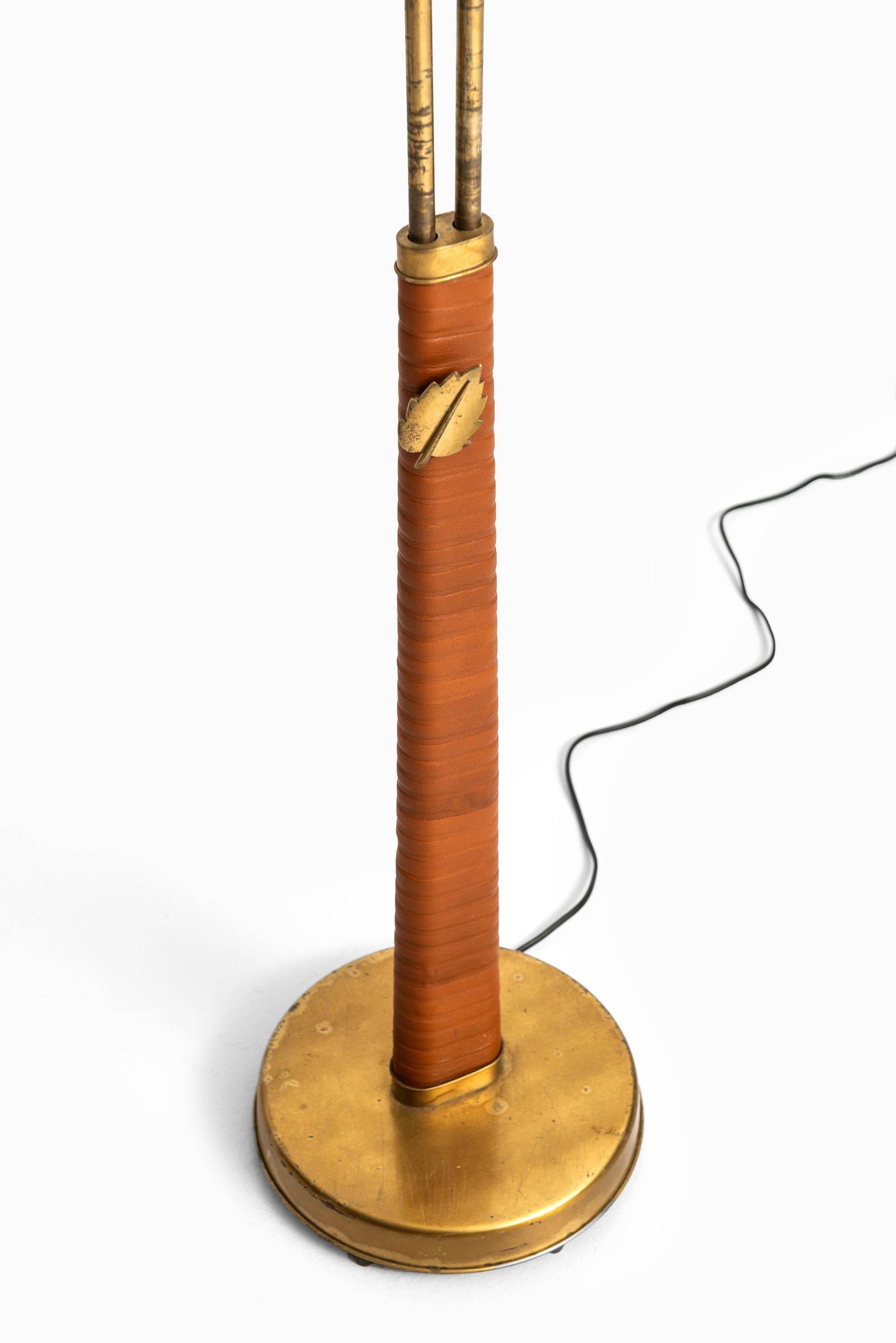 Very rare floor lamp model no 500 designed by Hans Bergström. Produced by Ateljé Lyktan in Åhus, Sweden.