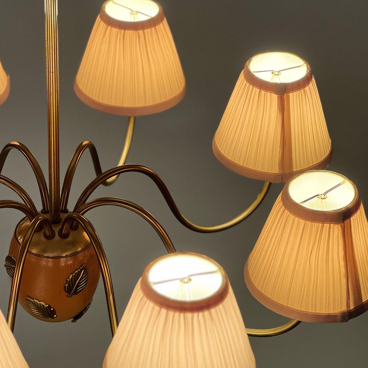Hans Bergström for Ateljé Lyktan 8-Arm Brass and Wood Chandelier, 1940s For Sale 2