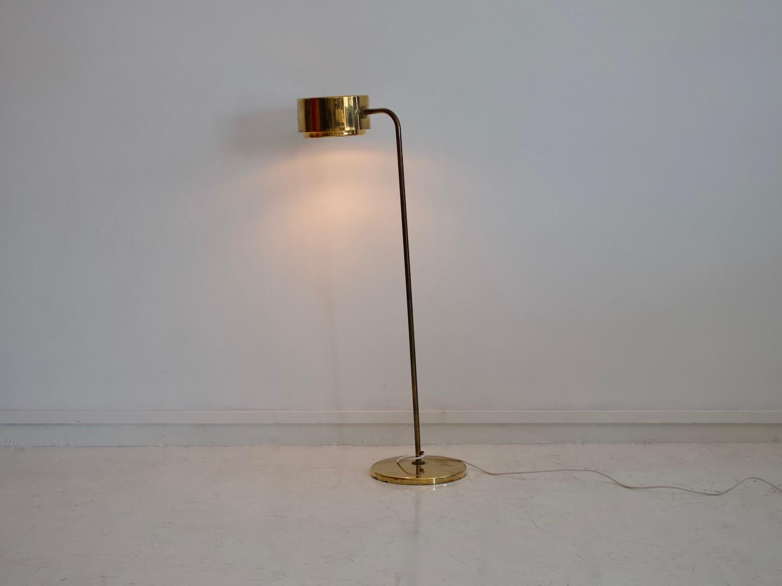 Hans Bergstrom for Atelje Lyktan Brass Floor Lamp In Good Condition In Madrid, ES