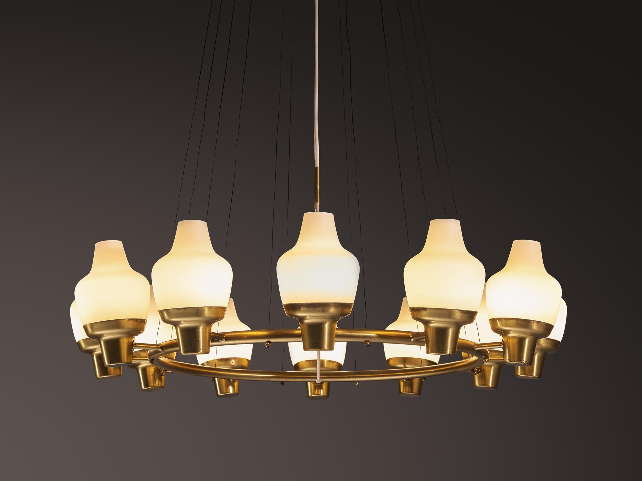 Scandinavo moderno Hans Bergström per Ateljé Lyktan Lampadari in ottone e vetro smerigliato in vendita