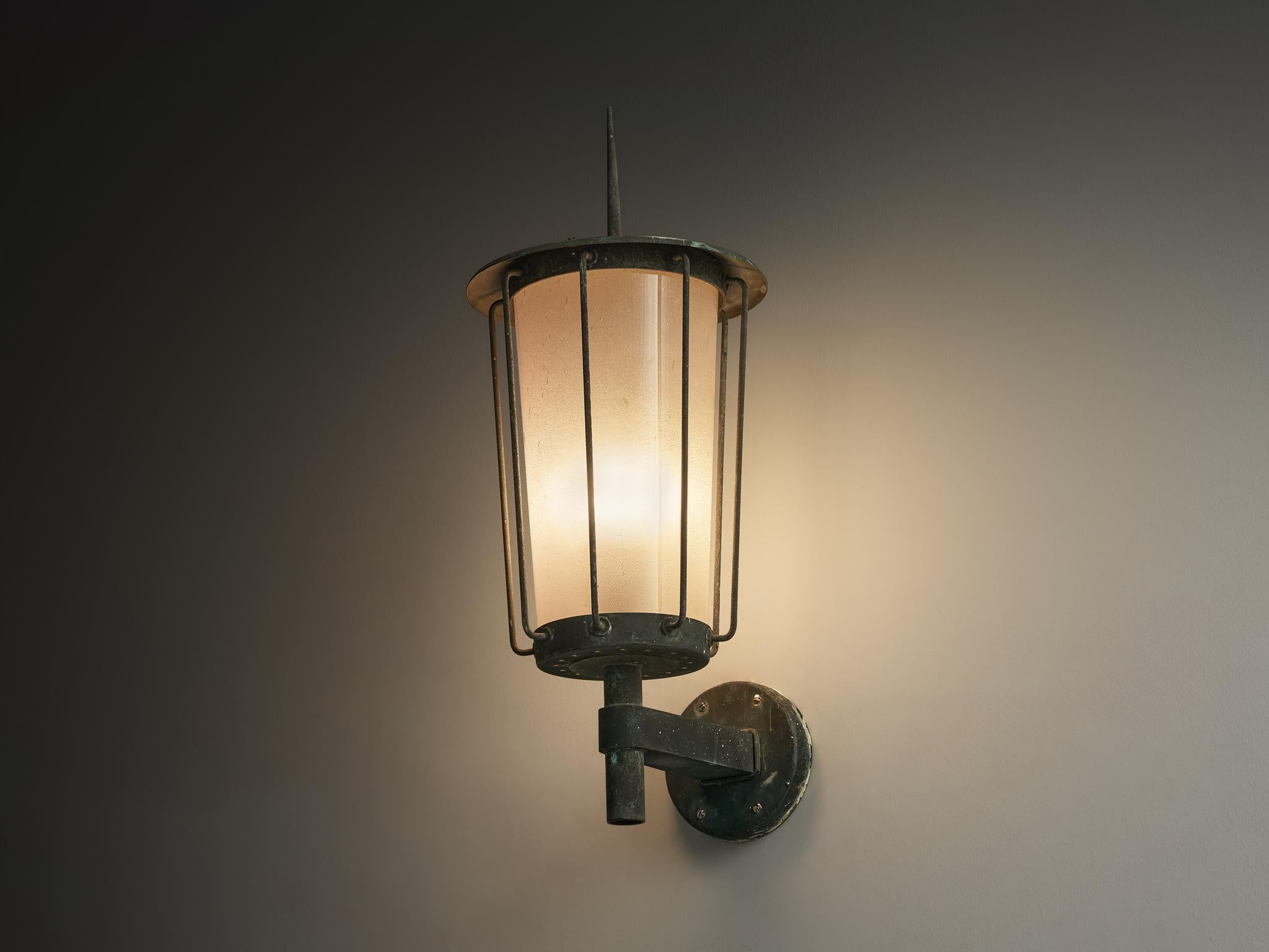 Hans Bergström para Ateljé Lyktan Aplique 'Knight' de cobre y cristal soplado en venta 1