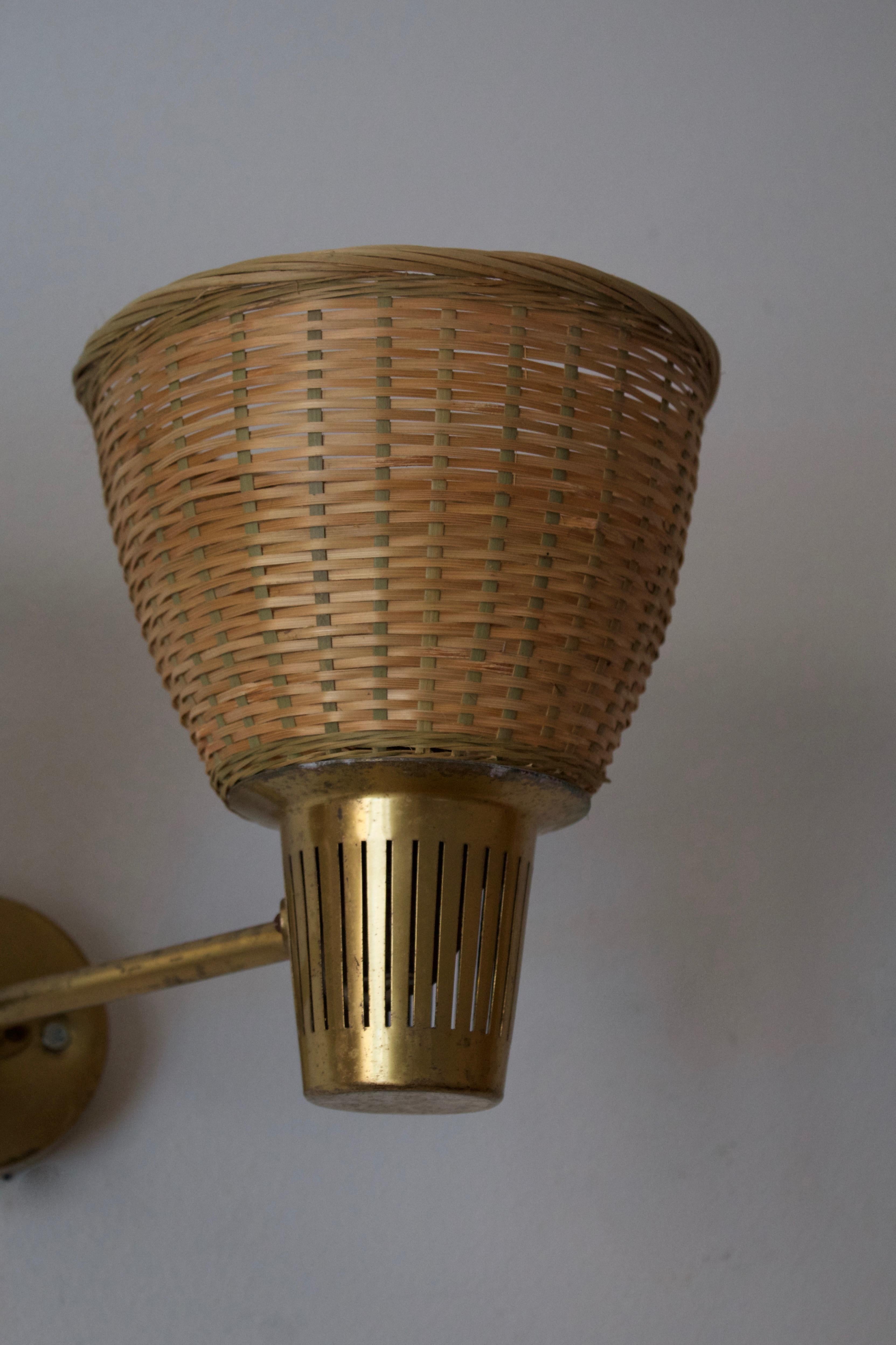 Hans Bergström for Ateljé Lyktan, Wall light, Brass, Rattan, Sweden 1950s In Good Condition In High Point, NC