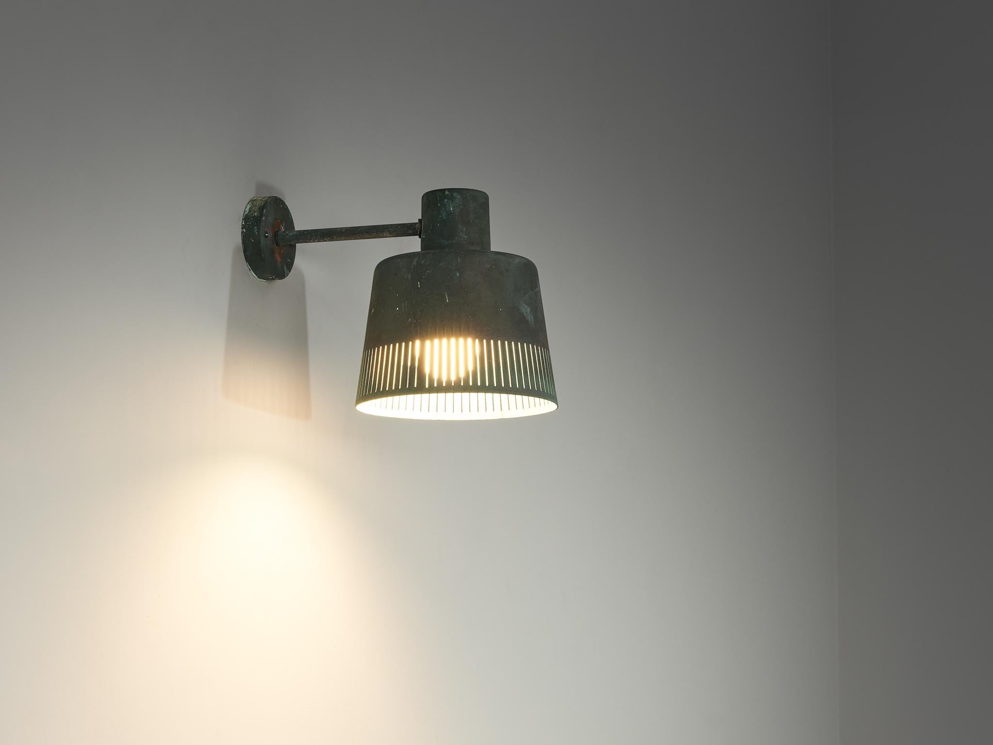 Hans Bergström for Ateljé Lyktan, wall lamp, model '1006A', patinated copper, Sweden, 1940s

Swedish designer Hans Bergström designed this wall light in the 1940s. As for the material Bergström chose copper that has patinated wonderfully over time.