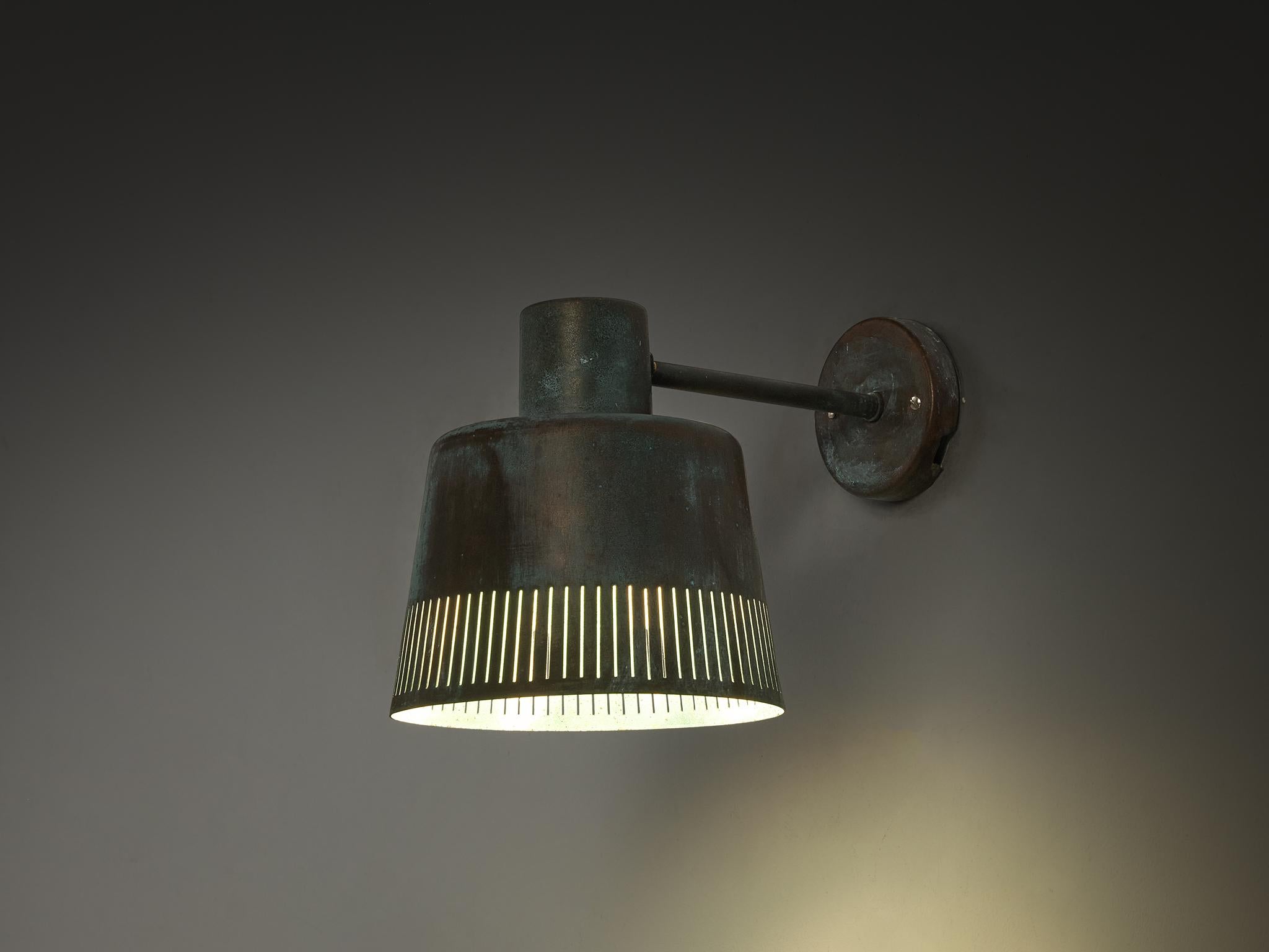 Hans Bergström for Ateljé Lyktan, wall lamp, variation on model '1006A', patinated copper, Sweden, 1940s

Swedish designer Hans Bergström designed this wall light in the 1940s. As for the material Bergström chose copper that has patinated