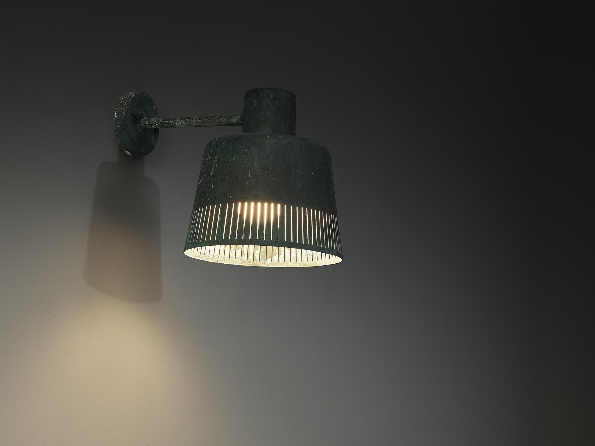 Hans Bergström for Ateljé Lyktan, wall lamp, variation on model '1006A', patinated copper, Sweden, 1940s

Swedish designer Hans Bergström designed this wall light in the 1940s. As for the material Bergström chose copper that has patinated