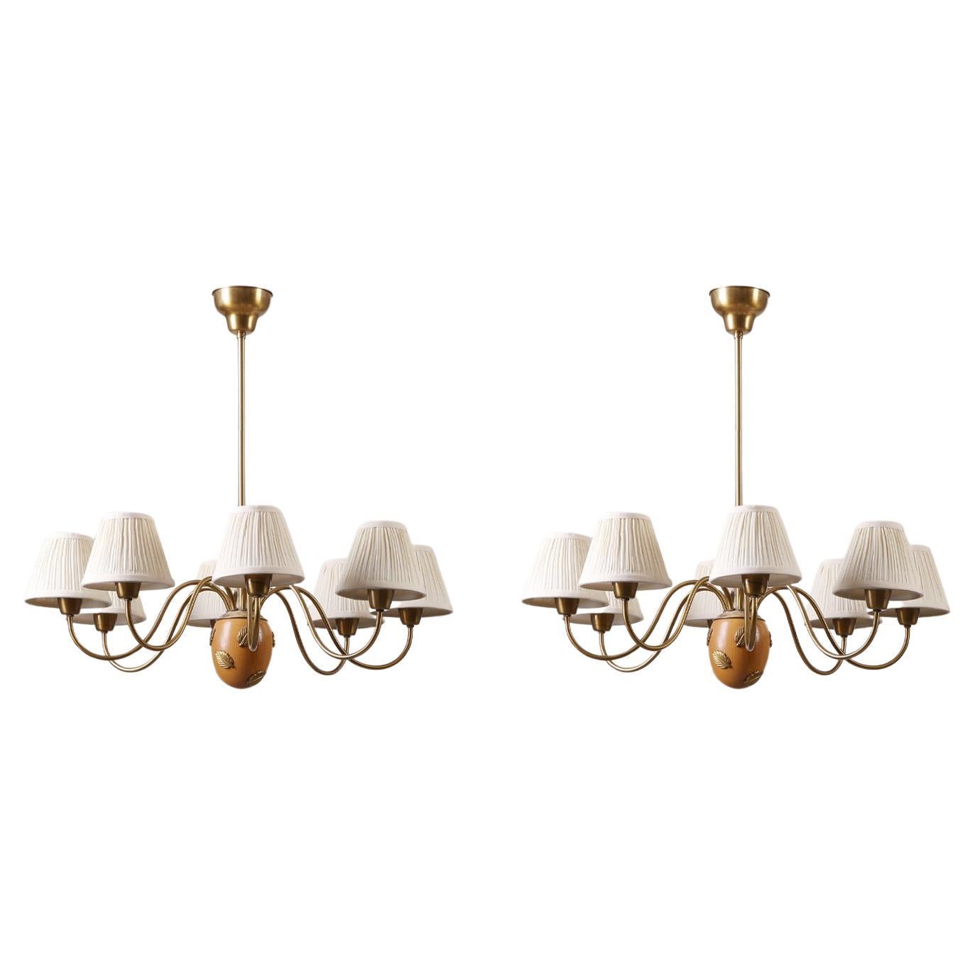 Hans Bergström Pair of Brass and Wood 8-Arm Chandeliers, 1940s en venta