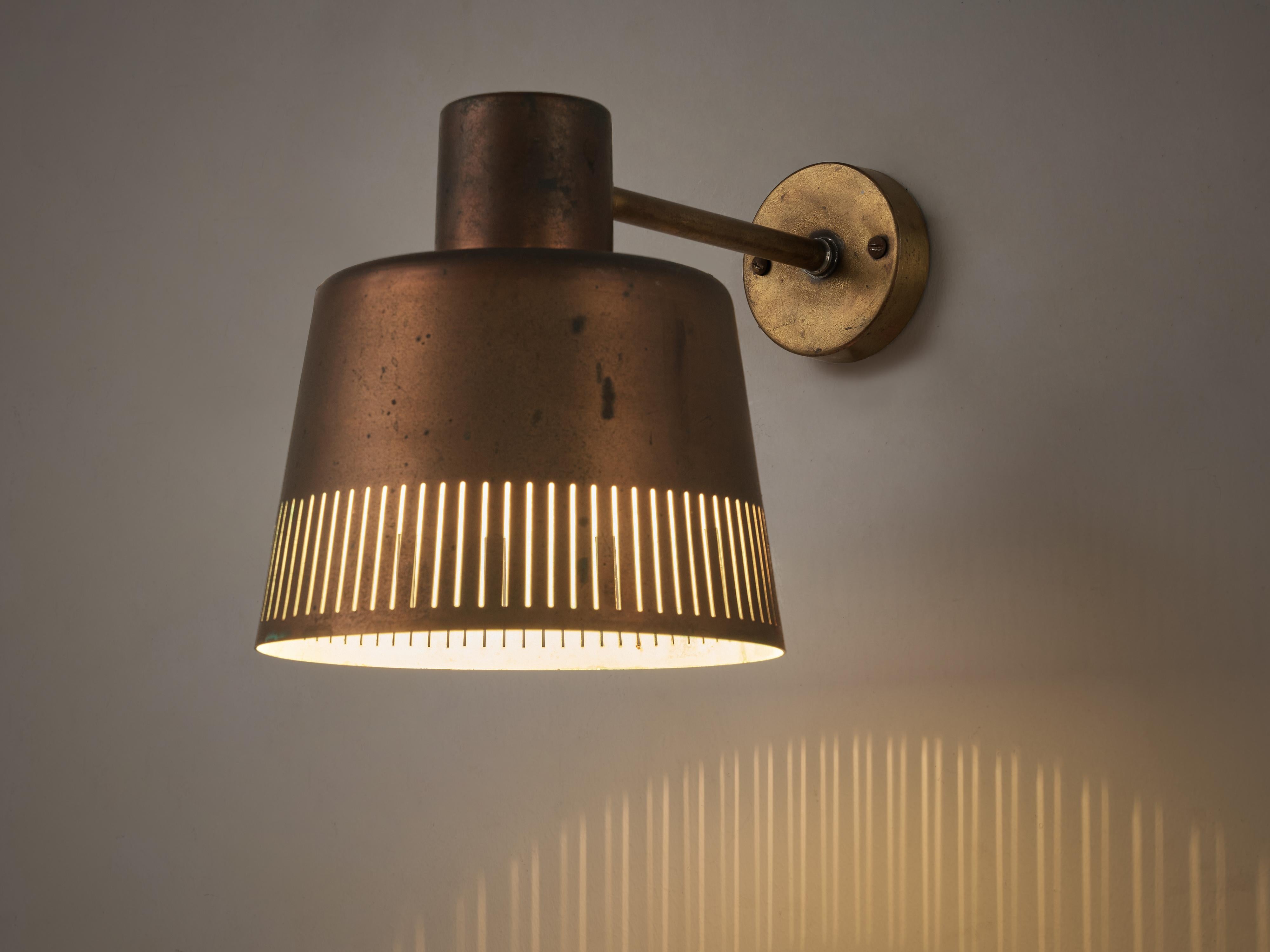 Hans Bergström for Ateljé Lyktan, wall lamp model 1006A, copper, Sweden, 1940s

Swedish designer Hans Bergström designed these wall light in the 1940s. As a material Bergström chose copper that got some patina over time. The shade of the wall lamps