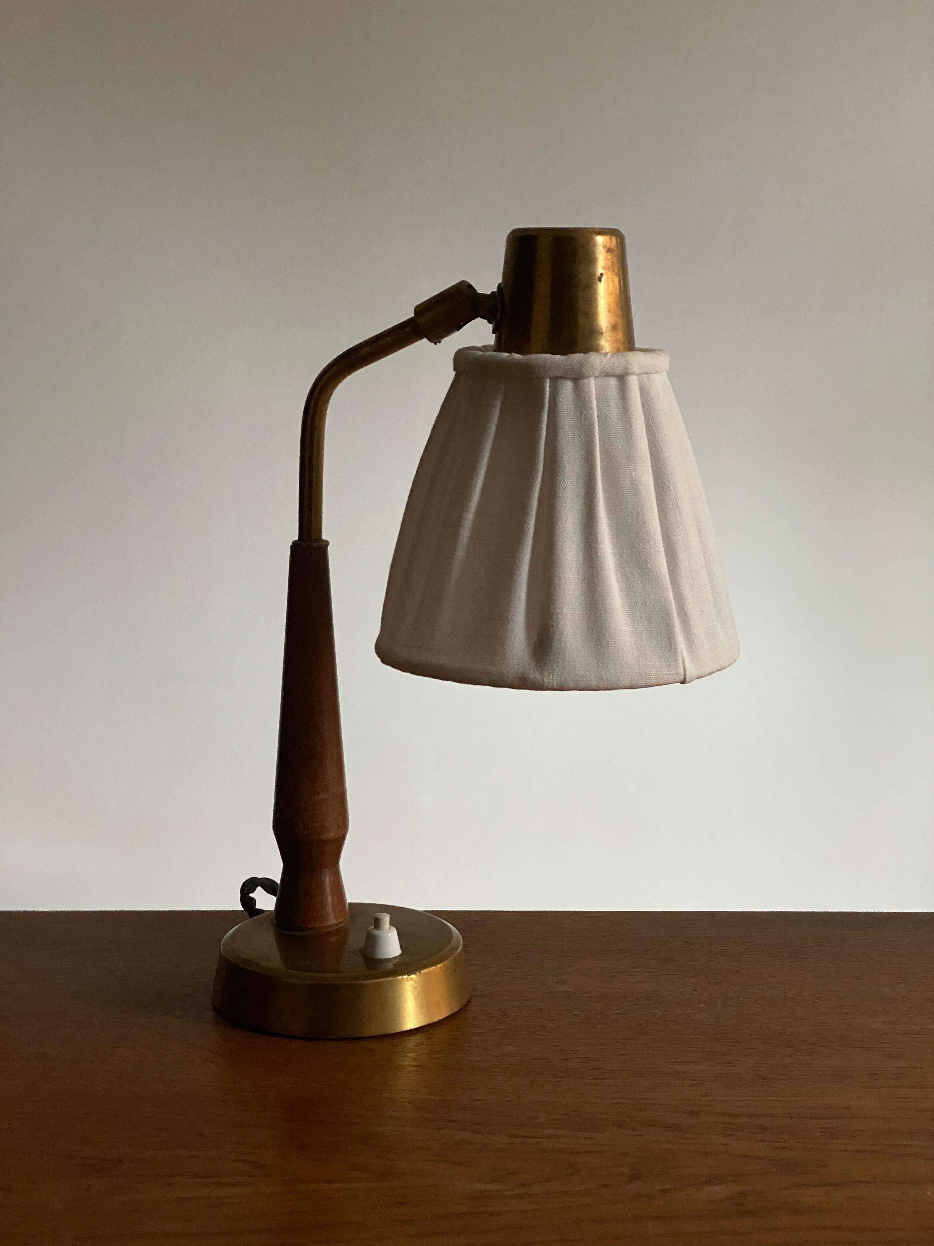 Hans Bergström, Small Table Lamp Wood Brass, Fabric, Ateljé Lyktan, Sweden 1940s In Good Condition In High Point, NC