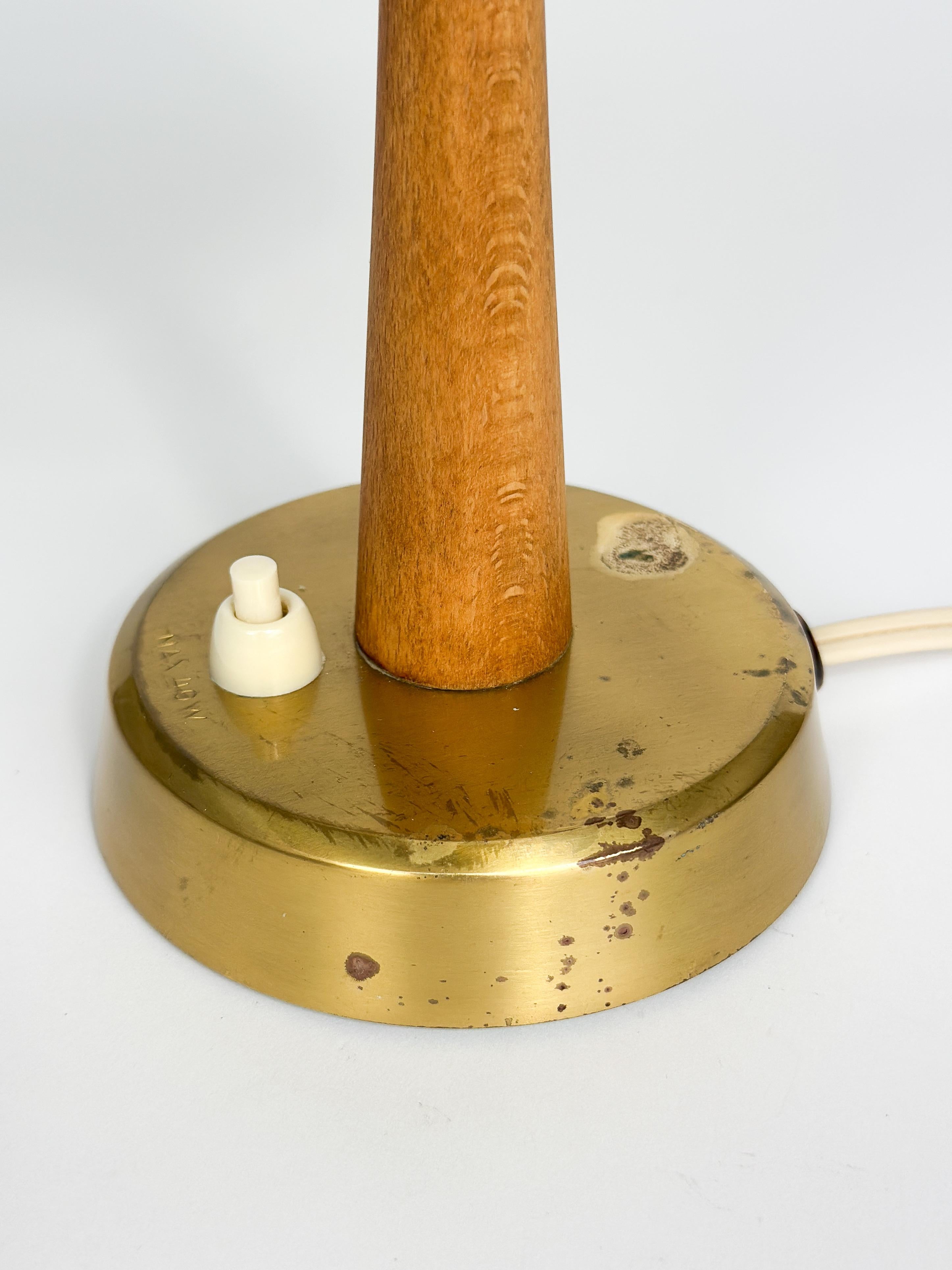 Hans Bergström Table Lamp 702 Atelje Lyktan Opaline Glass Brass Light 1950s For Sale 1
