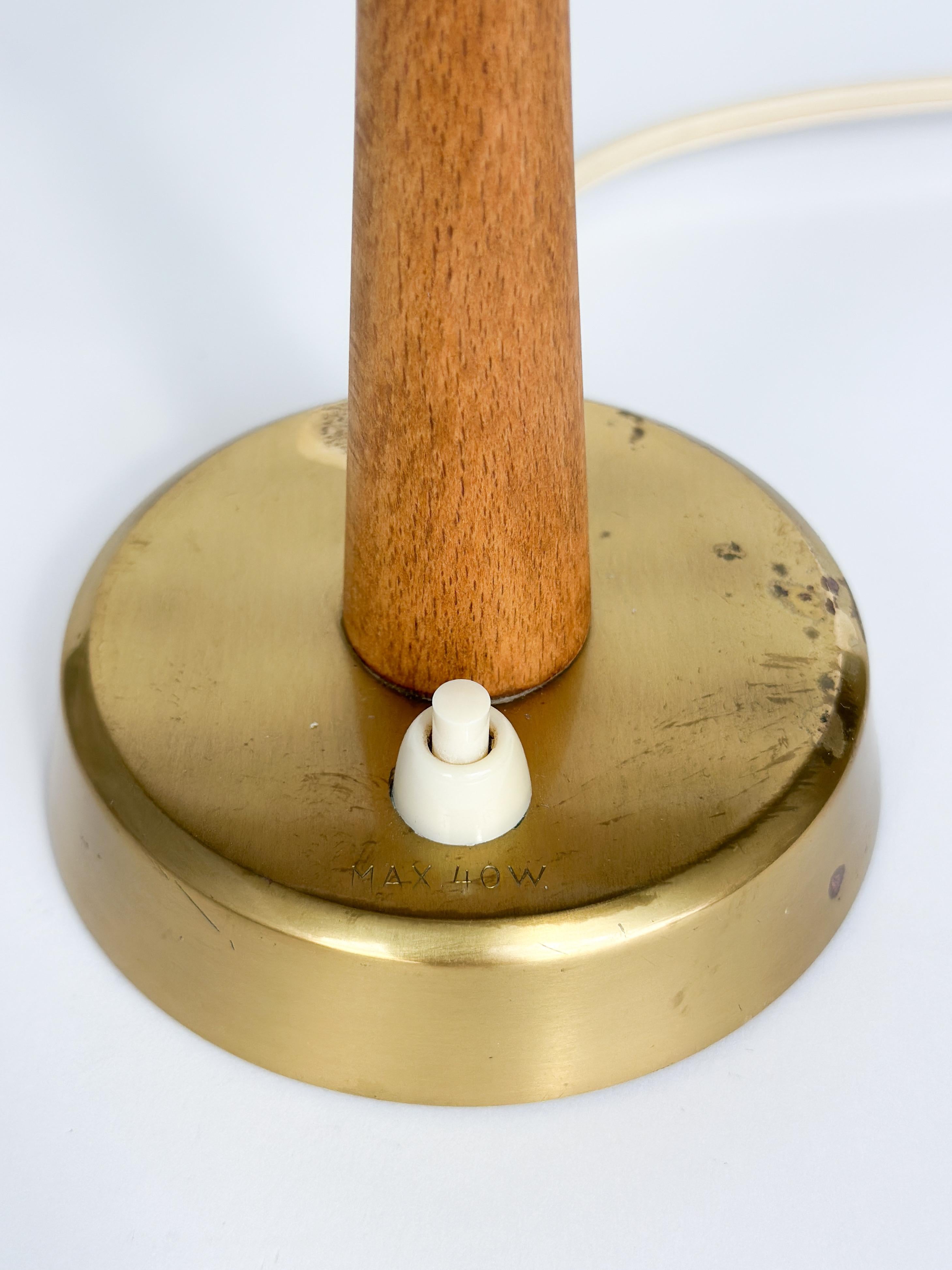 Hans Bergström Table Lamp 702 Atelje Lyktan Opaline Glass Brass Light 1950s For Sale 2