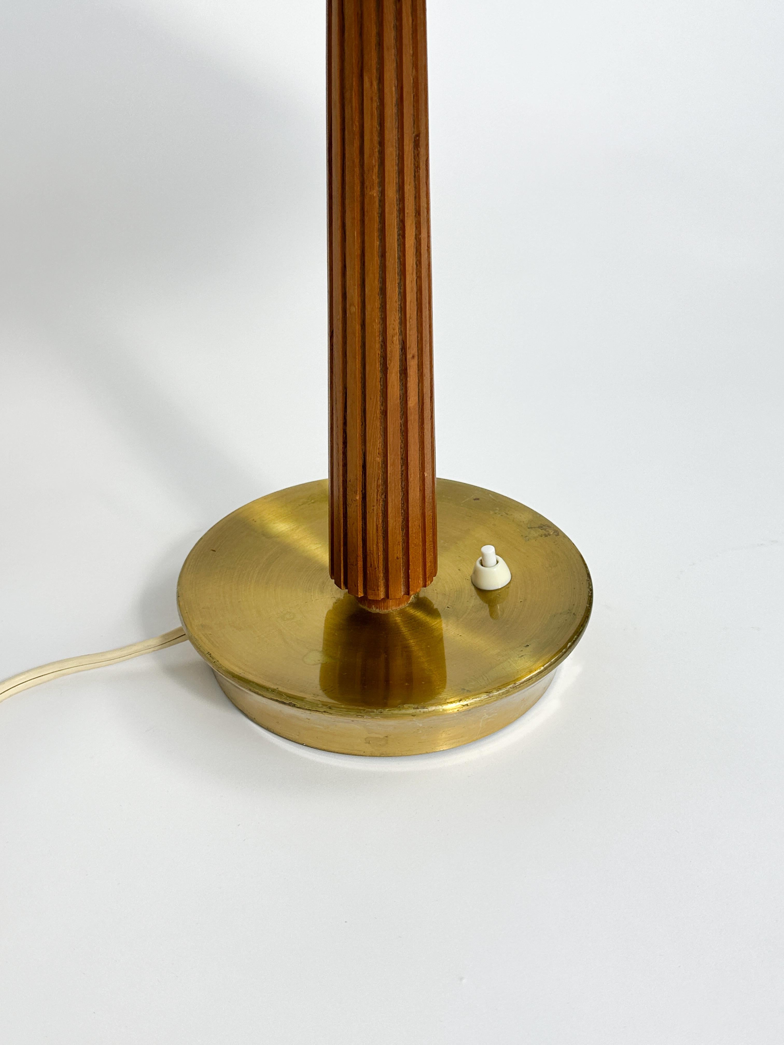 Lampe de table Hans Bergström Brass & Teak ASEA Suède années 1950 en vente 1