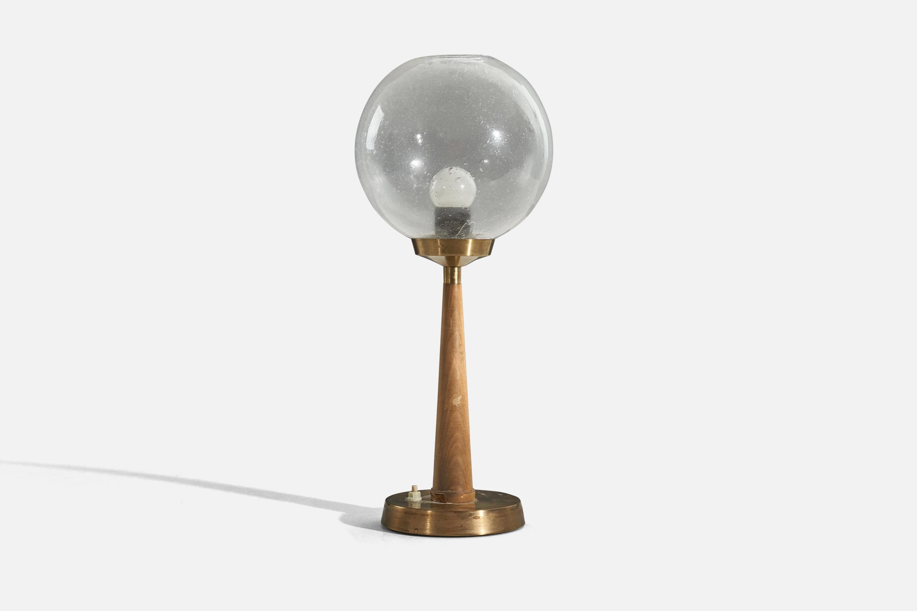 A brass, wood and glass table lamp designed and produced by Hans Bergström, Sweden, 1950s. 

