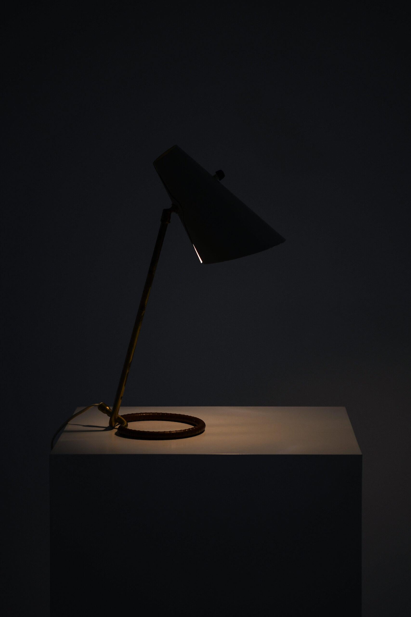 Hans Bergström Table Lamp Model 711 Produced by Ateljé Lyktan in Åhus, Sweden For Sale 3