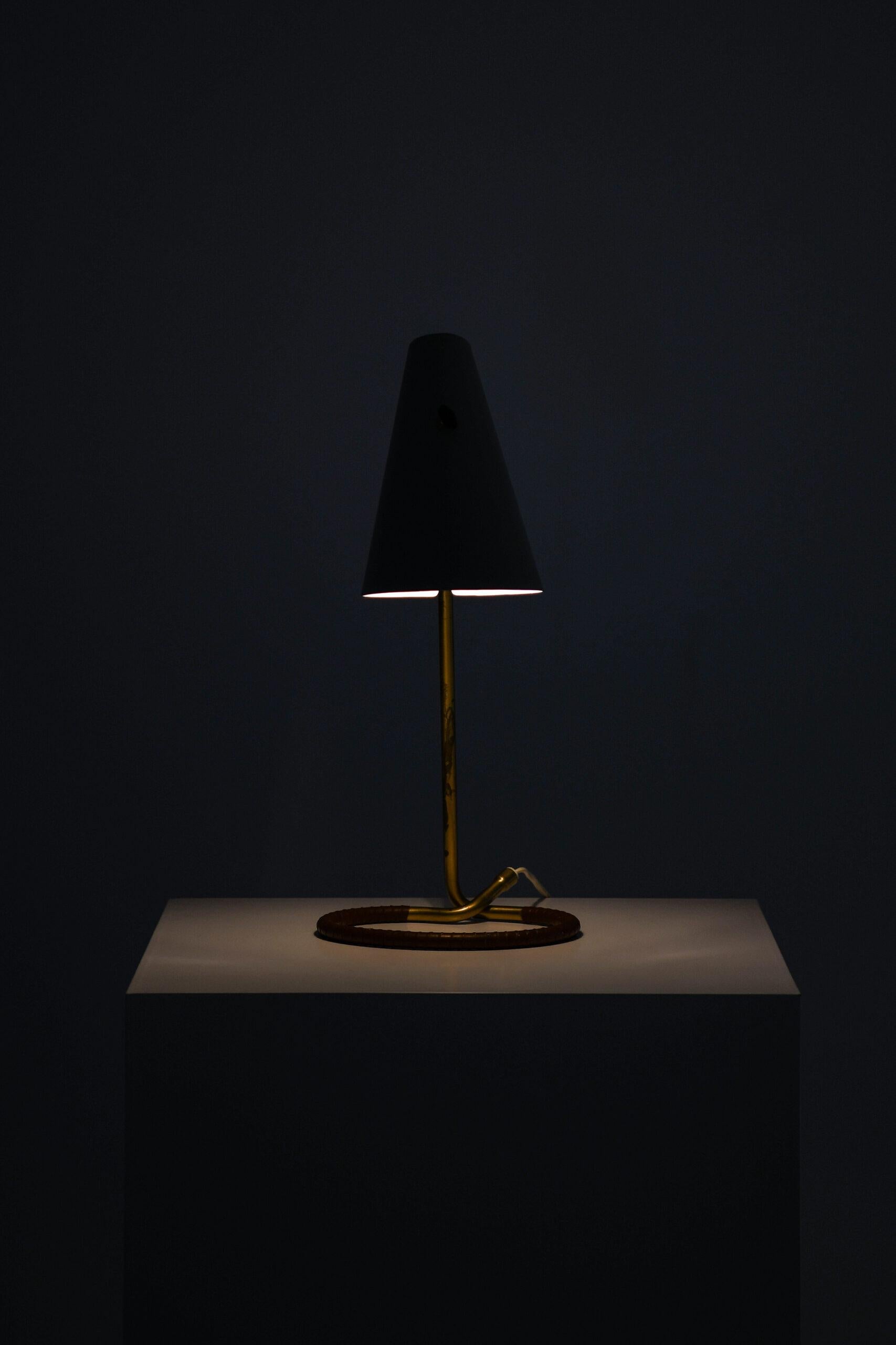 Hans Bergström Table Lamp Model 711 Produced by Ateljé Lyktan in Åhus, Sweden For Sale 1
