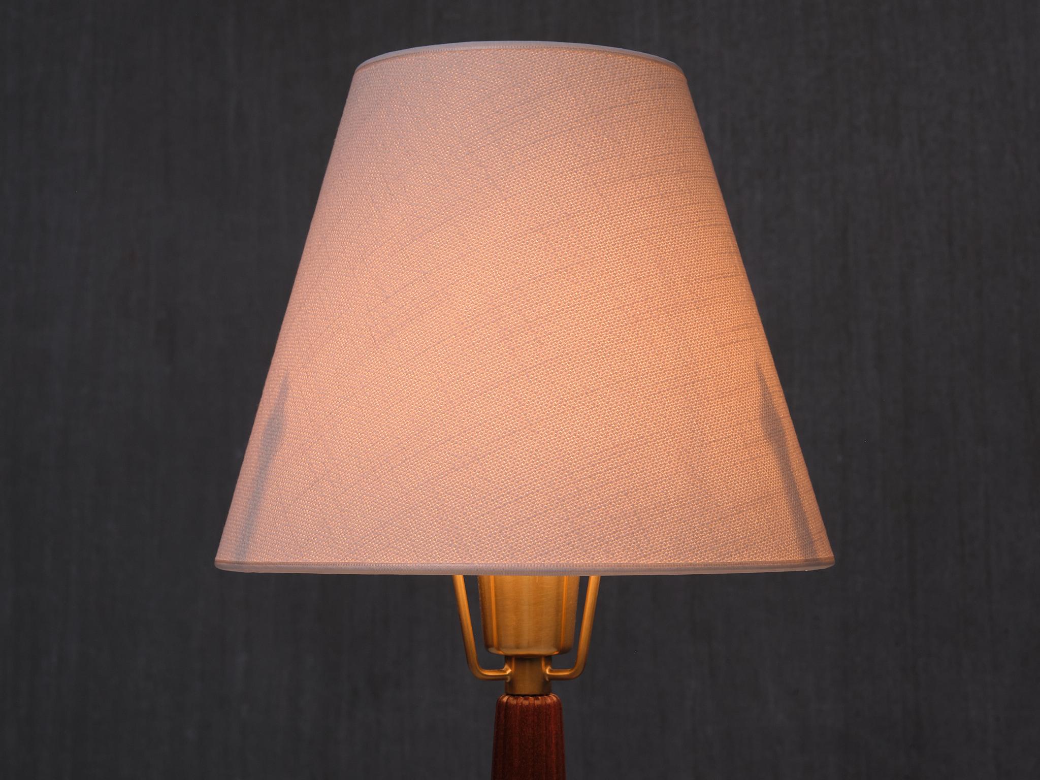 Lampe de table Hans Bergström, modèle E1149, laiton et orme, ASEA, Suède, années 1940 en vente 3