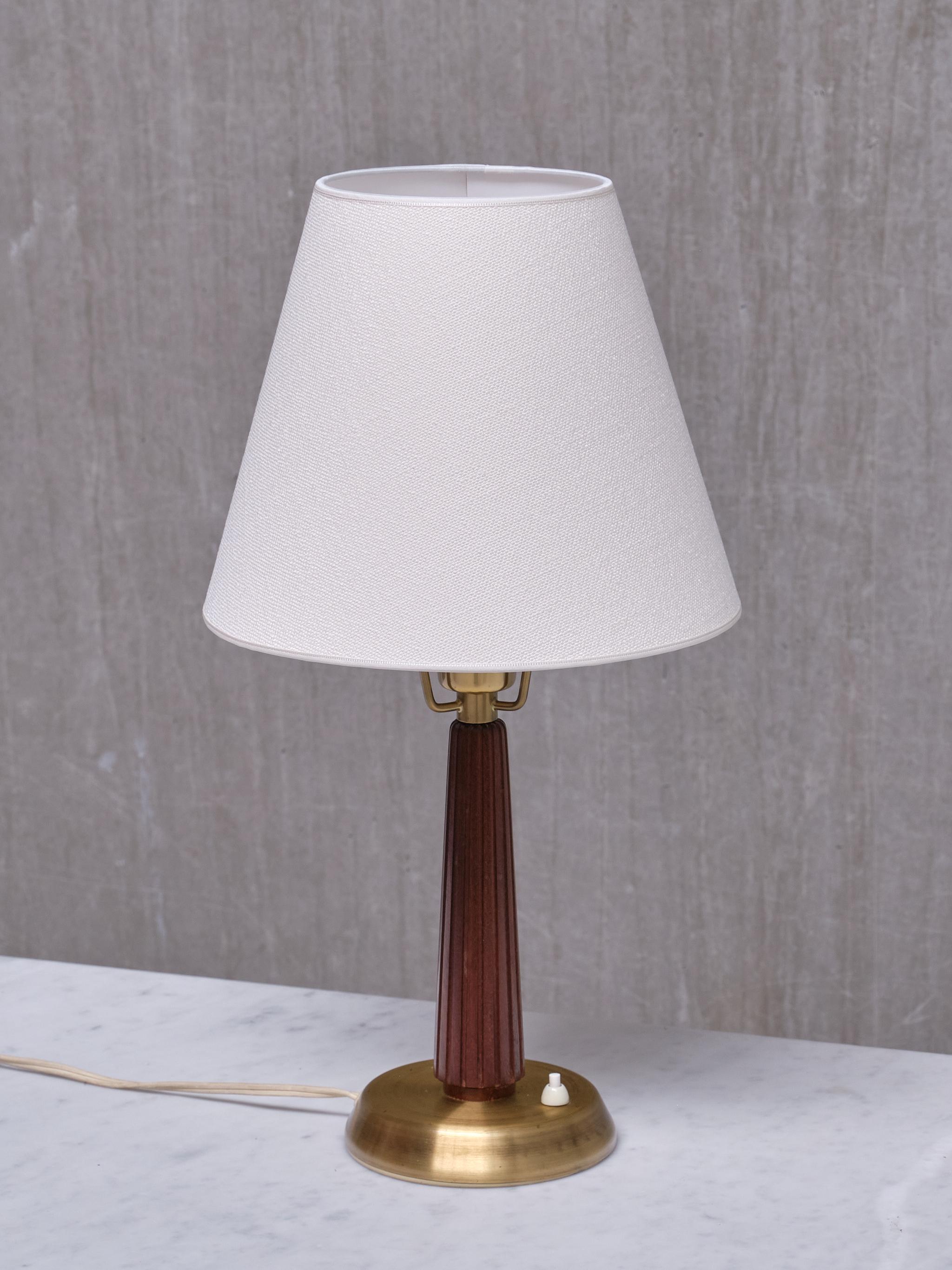 Lampe de table Hans Bergström, modèle E1149, laiton et orme, ASEA, Suède, années 1940 Bon état - En vente à The Hague, NL