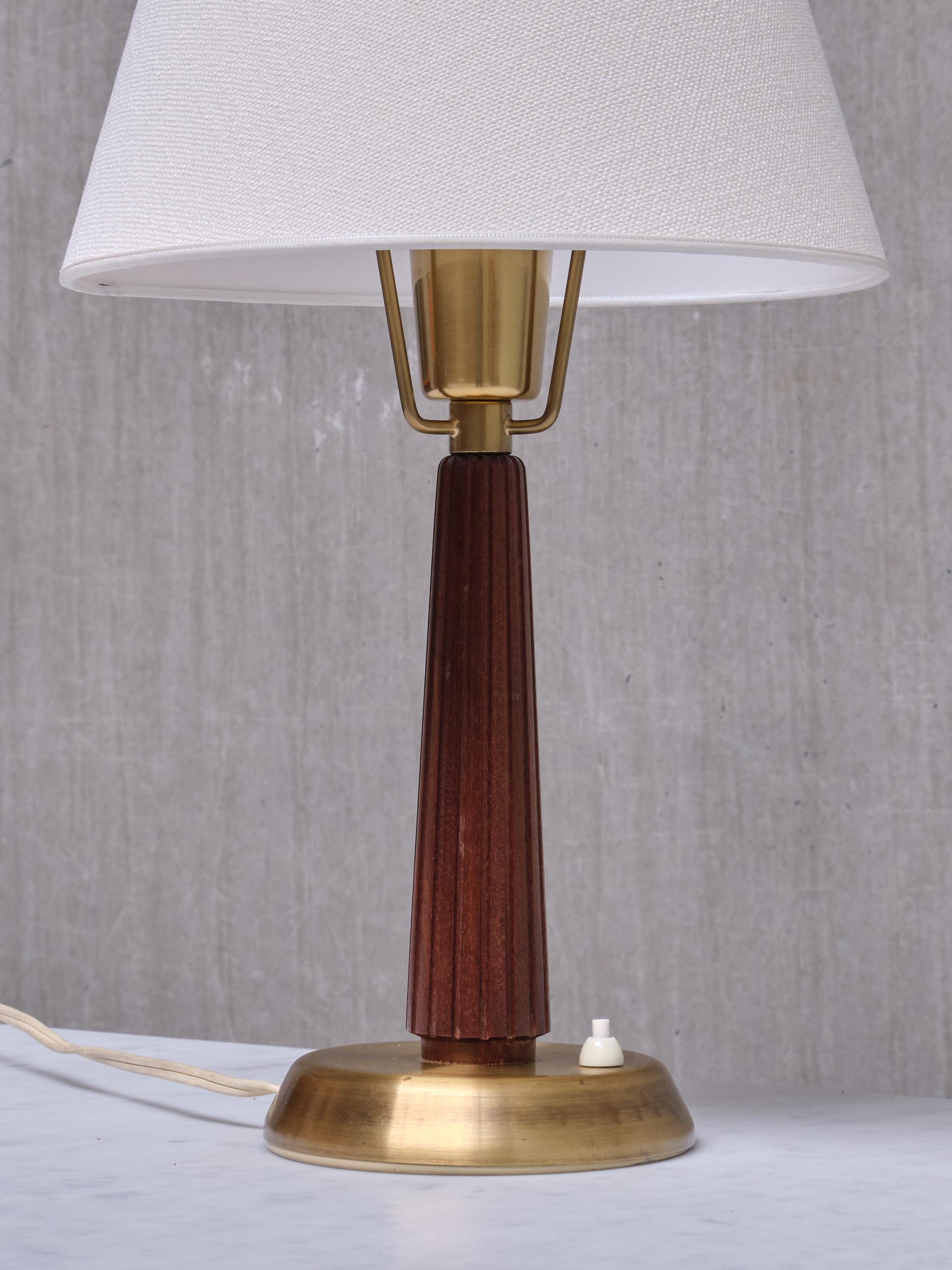 Lampe de table Hans Bergström, modèle E1149, laiton et orme, ASEA, Suède, années 1940 en vente 1