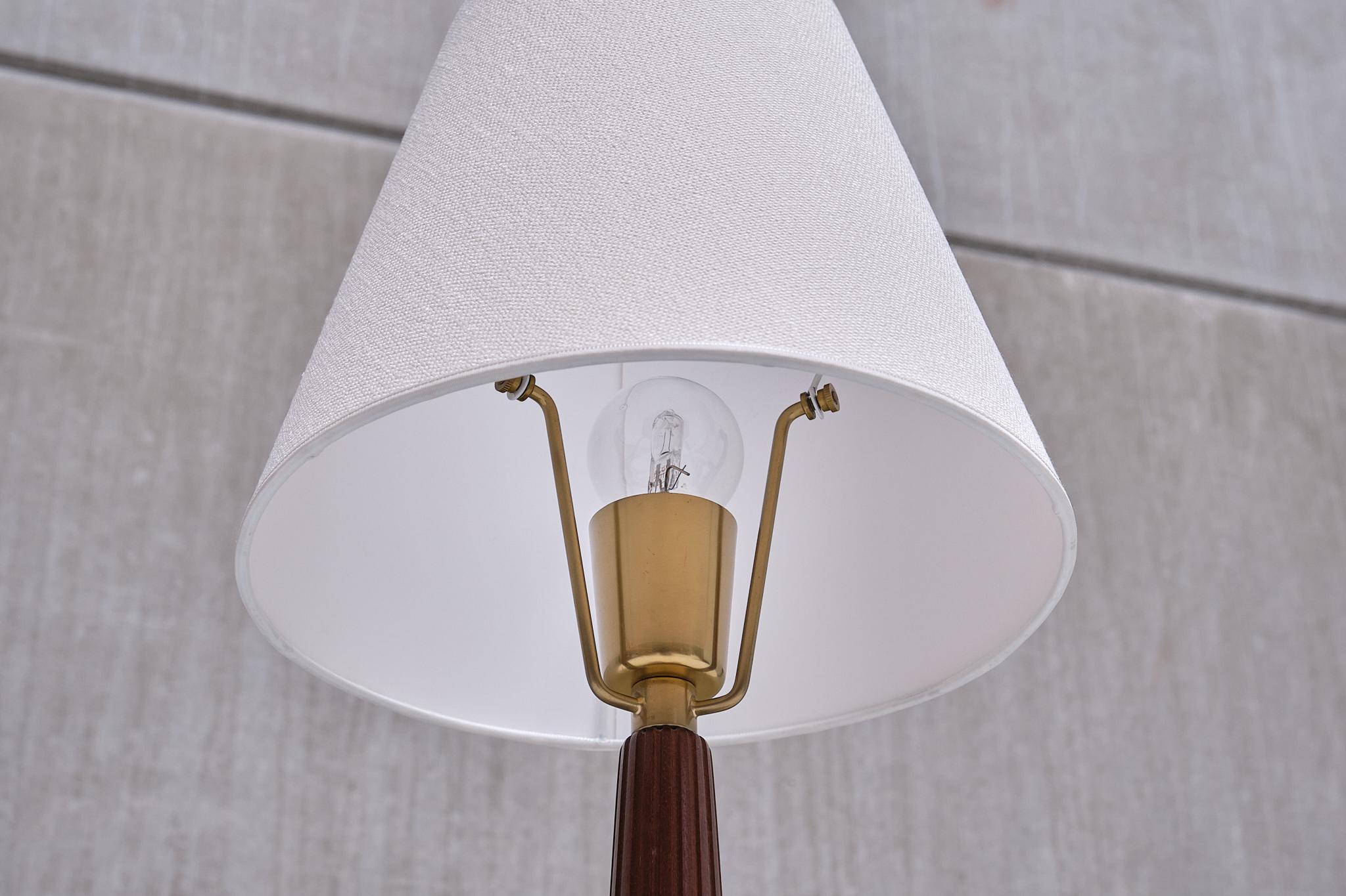 Lampe de table Hans Bergström, modèle E1149, laiton et orme, ASEA, Suède, années 1940 en vente 2
