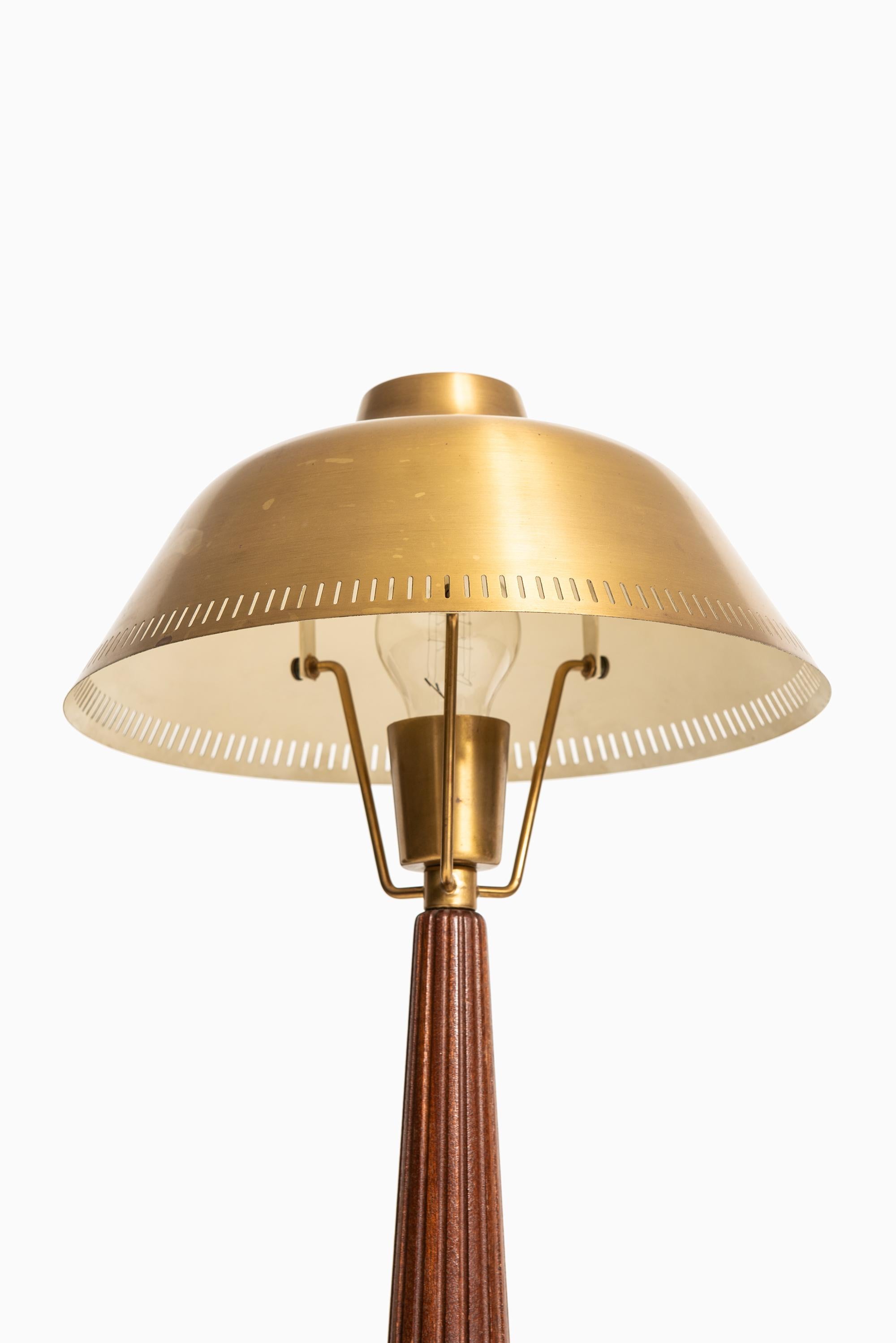 Rare lampe de table conçue par Hans Bergström. Produit par ASEA en Suède.