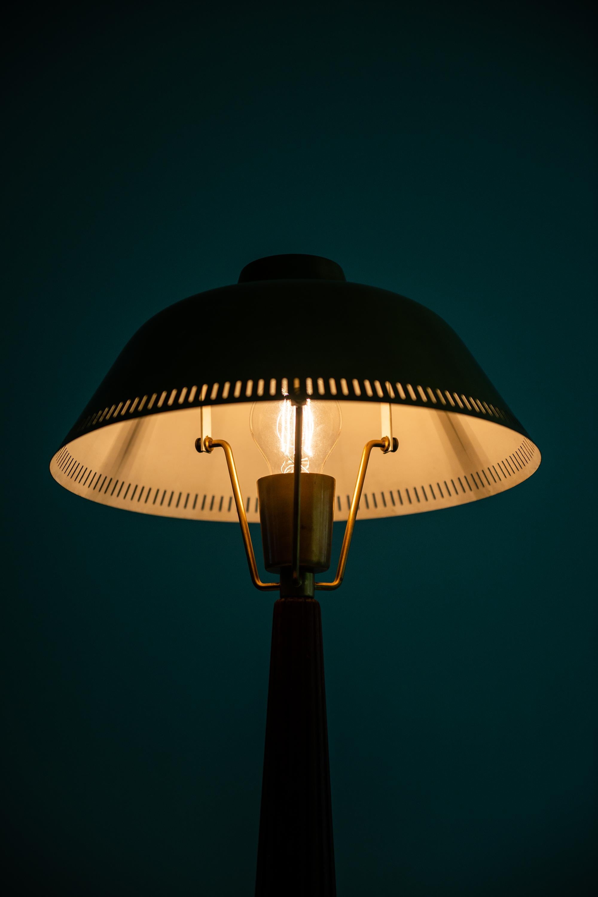 Milieu du XXe siècle Lampe de table Hans Bergström Produite par ASEA en Suède en vente