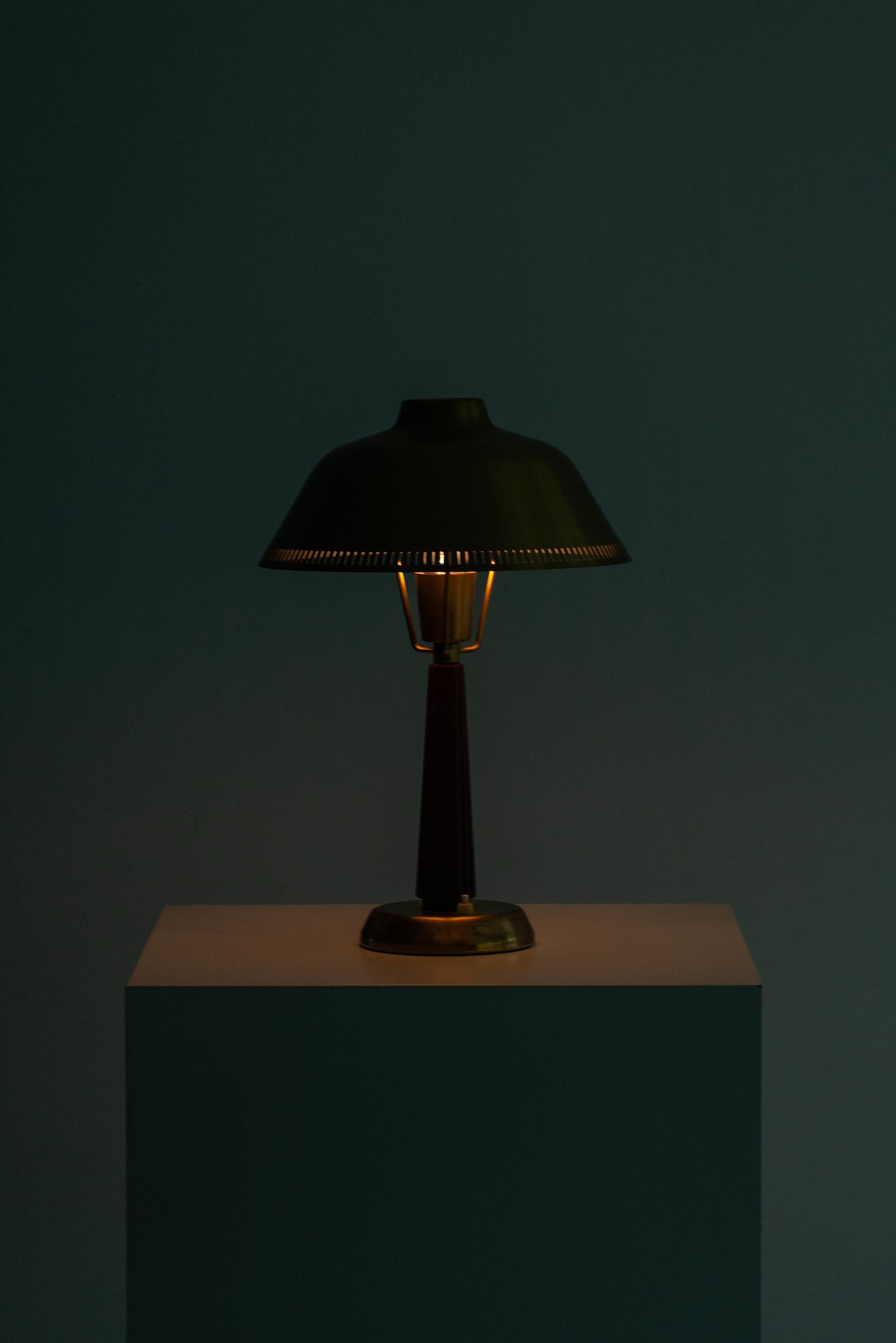 Laiton Lampe de table Hans Bergström Produite par ASEA en Suède en vente