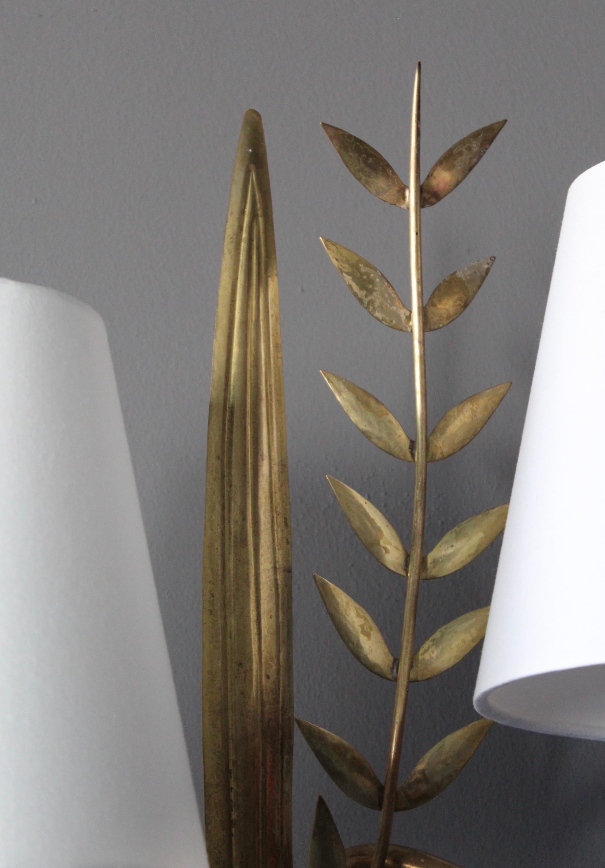 Hans Bergström, Wall Light, Brass, Fabric, for Atelje Lyktan, Sweden, 1940s In Good Condition In High Point, NC
