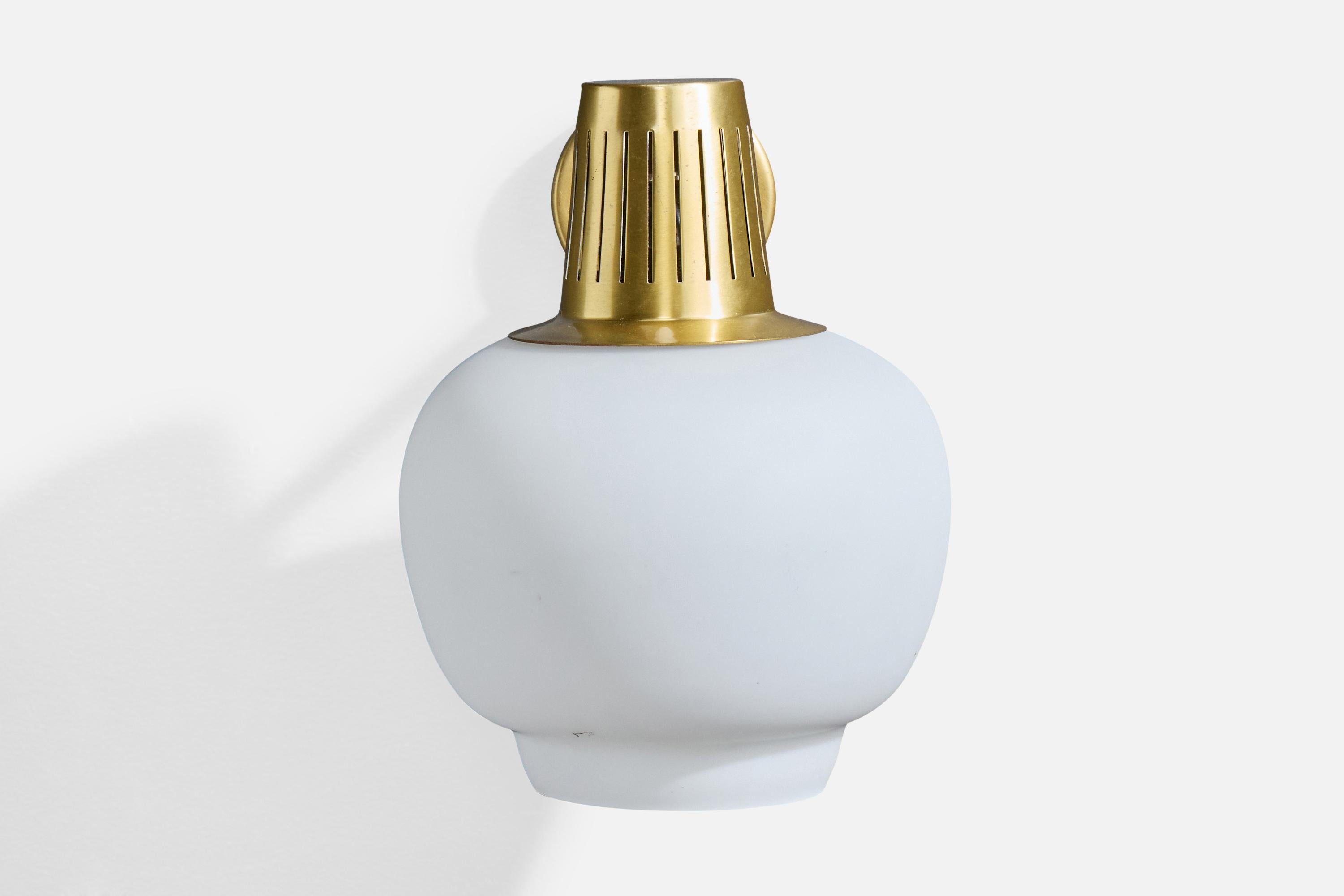 Hans Bergström, Aplique, Latón, Cristal, Suecia, Años 50 Moderno de mediados de siglo en venta