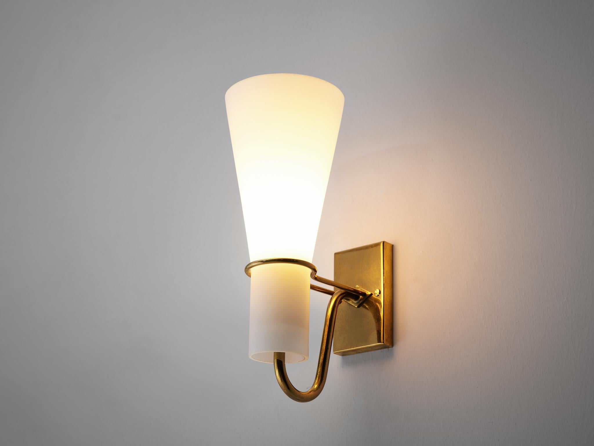 Hans Bergström for ASEA Belysning, wall light, brass, matted glass, Sweden, 1950s

This cone shaped wall light is held by filigree brass details ending in a small rectangular plate. Due to the matted glass the light gets smooth and cozy. The