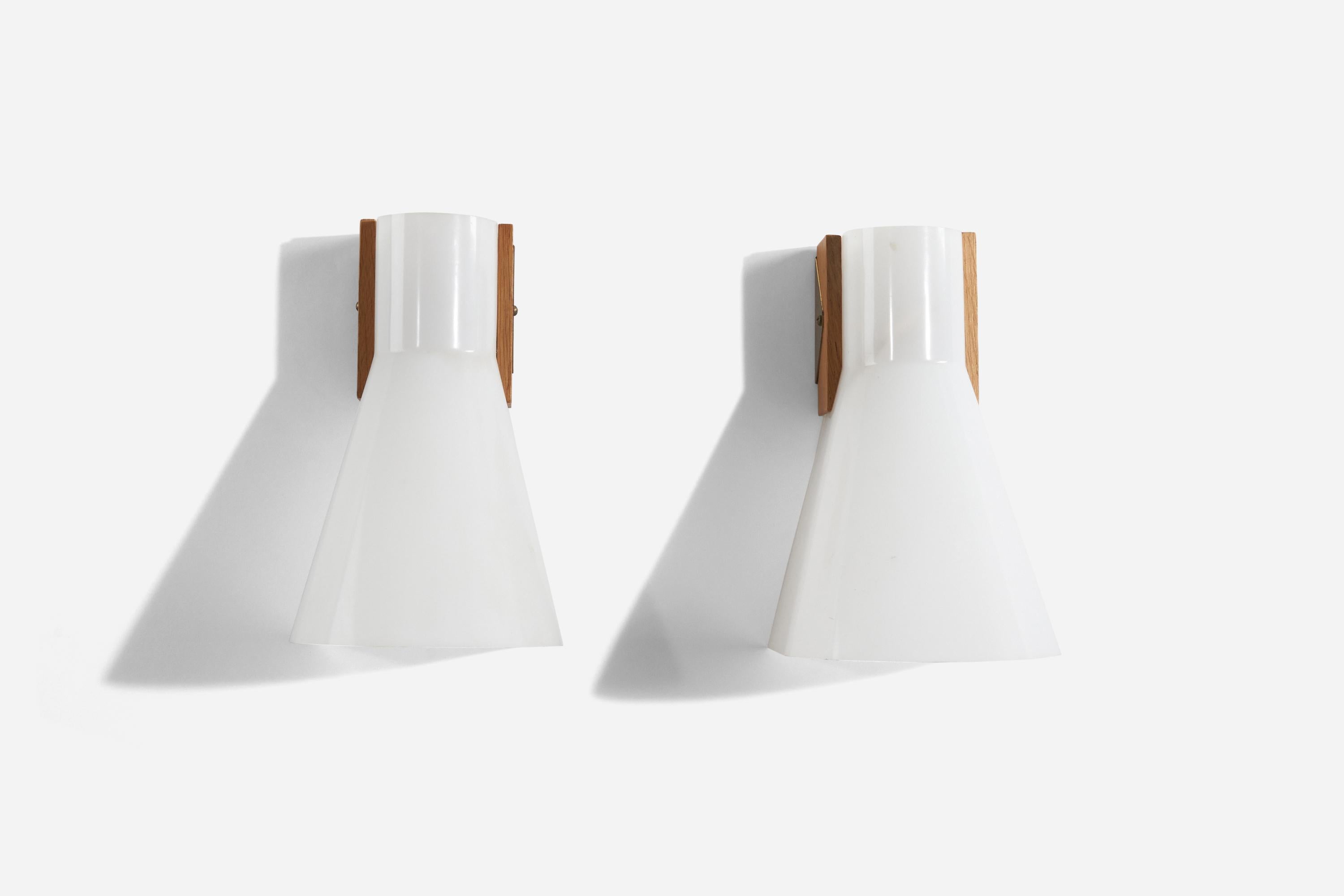 A pair of acrylic, brass and oak wall lights designed by Hans Bergström, Atelje Lyktan, Sweden, c. 1960s.