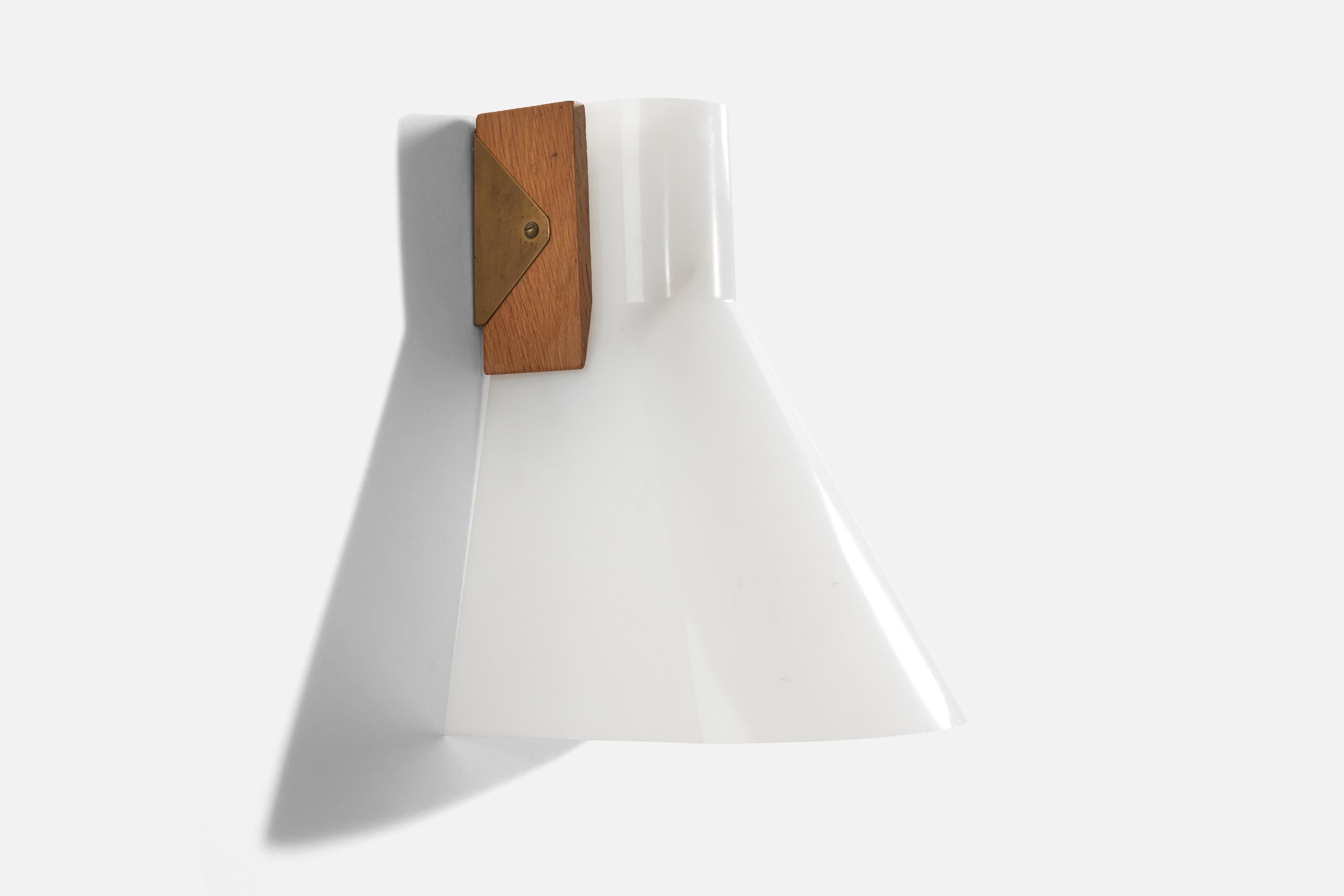 Hans Bergström, Apliques, Acrílico, Latón, Roble, Atelje Lyktan, Suecia, 1960s en Bueno estado para la venta en High Point, NC
