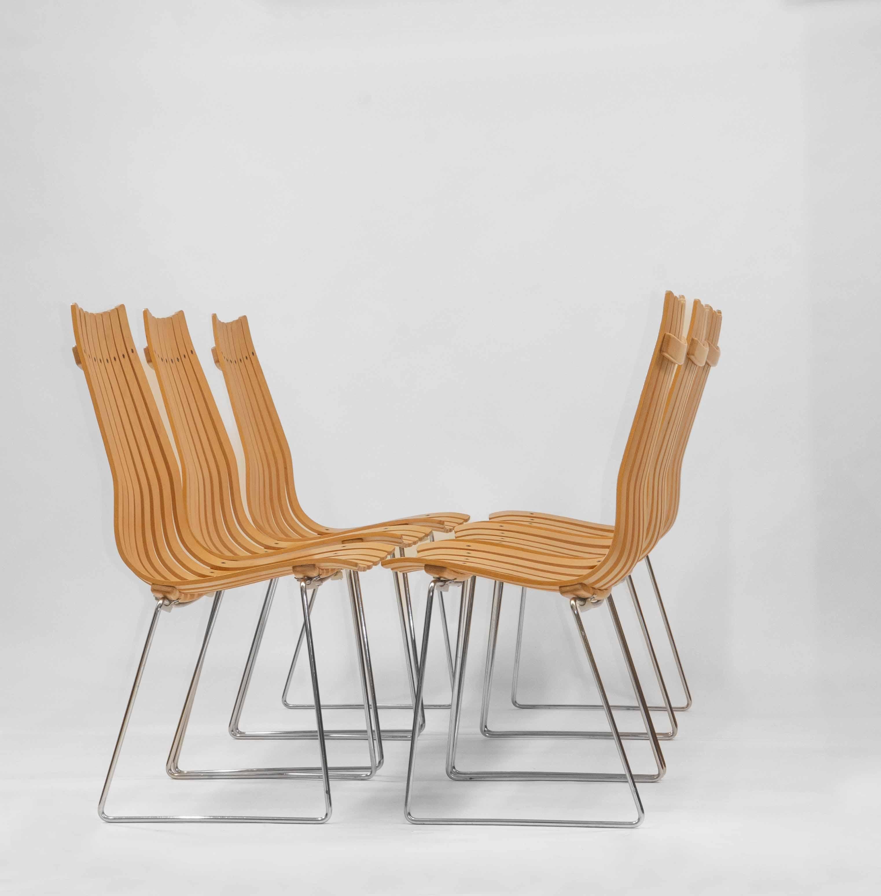 Juego escandinavo de seis sillas de comedor de mediados de siglo, diseñado por el diseñador de muebles y arquitecto noruego Hans Brattrud (1933-2017). Fabricado por Hove Mobler para la serie Scandia. Hacia mediados de los años