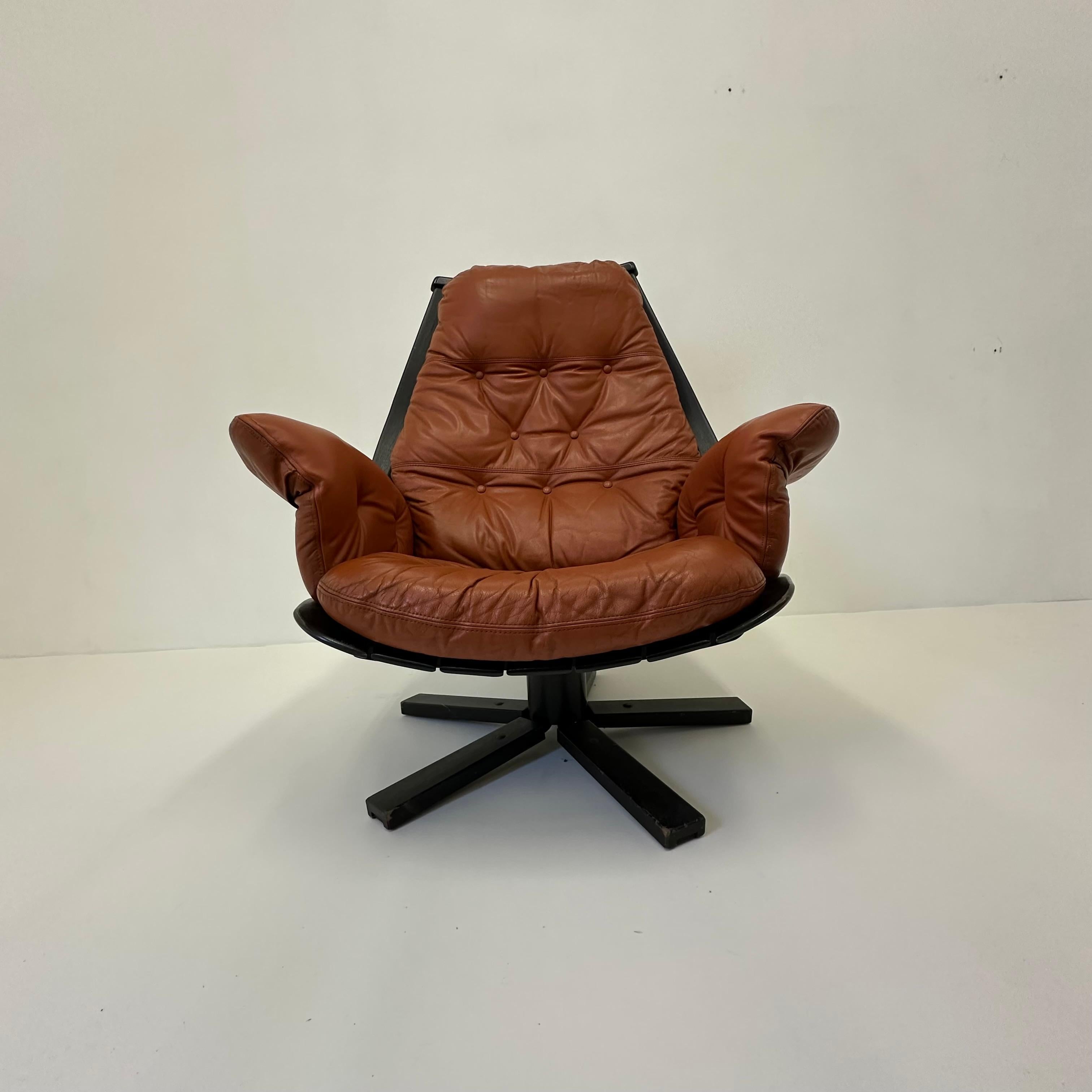 Dutch Hans Brattrud for Hove Möbler swivel chair , 1970’s For Sale