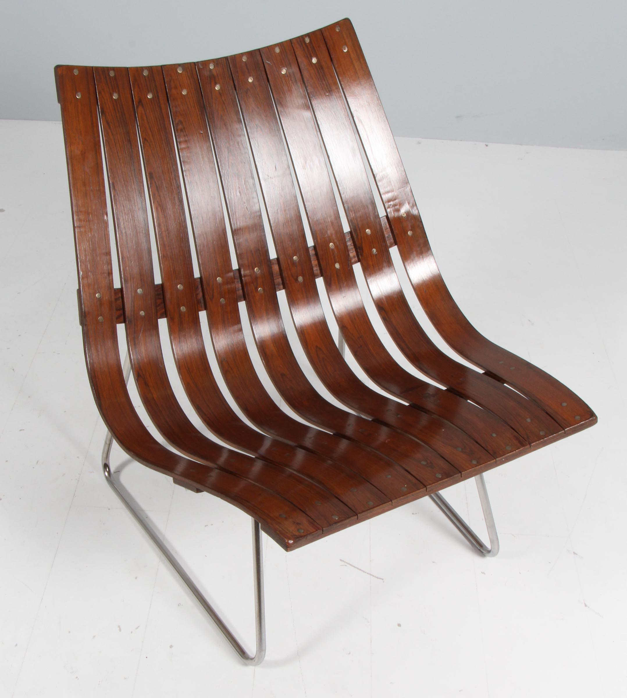 Hans Brattrud lounge chair with bended frame of rosewood. Polished steel base.

Made by Hove Møbler, very rare edition, usually comes in smaller and higher versions.