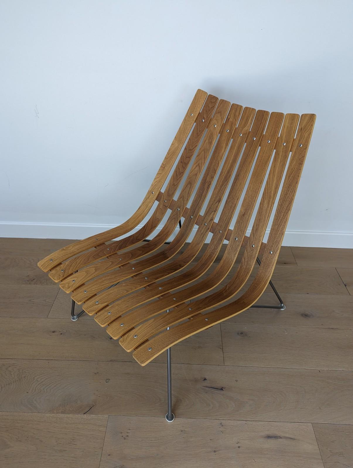 Hans Brattrud Scandia Nett by Fjord Fiesta - Walnut

Lounge chair in laminated lacquered walnut sat on a satin chrome bolt base.