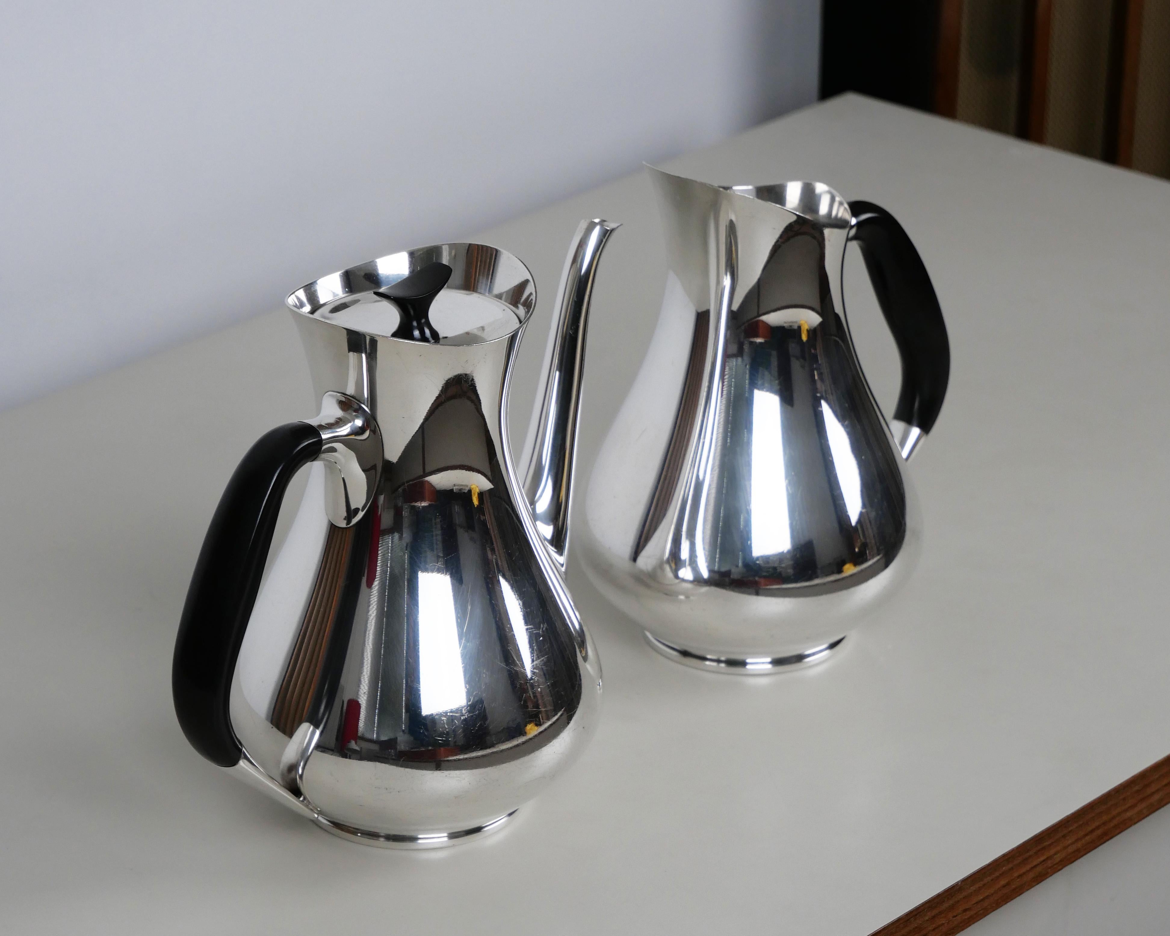 Hans Bunde for Cohr, Coffee Pot and Water Jug, Danish Mid-Century Silver Plated In Good Condition In London, GB