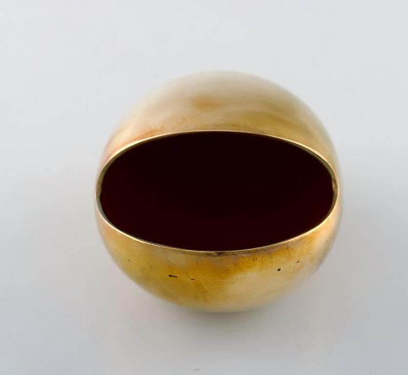 Hans Bunde for Cohr (Denmark). Brass egg. Danish design, 1970s.
Stamped.
In good condition.
Measures: 9.5 x 5 x 5.5 cm.