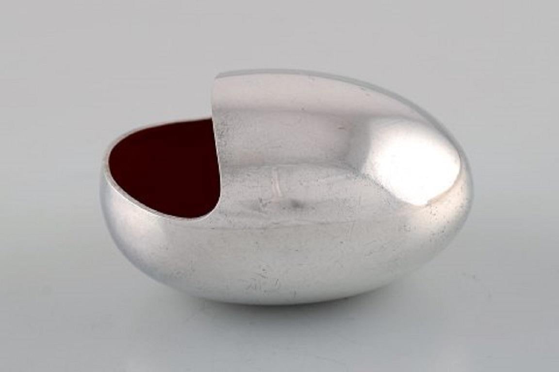 Hans Bunde for Cohr (Denmark). Stainless steel egg. Danish design, 1970s.
Stamped.
In very good condition.
Measures: 9.5 x 5 x 5.5 cm.