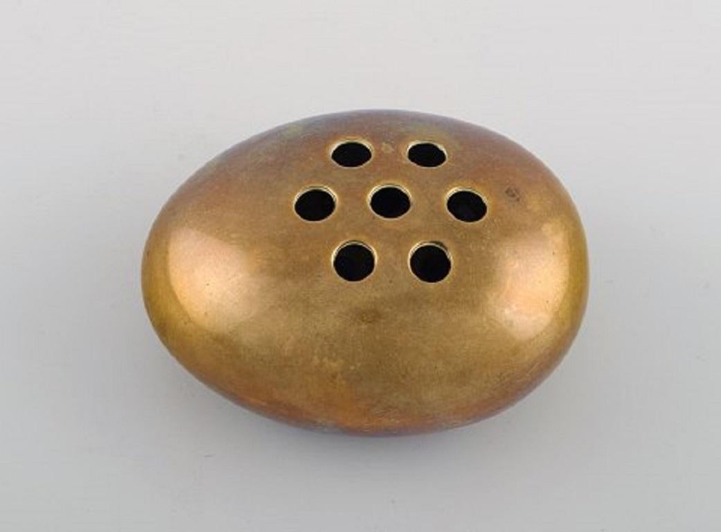 Hans Bunde for Cohr. Egg-shaped vase in brass. Danish design, 1970's.
Stamped.
In excellent condition.
Measures: 9 x 5 cm.