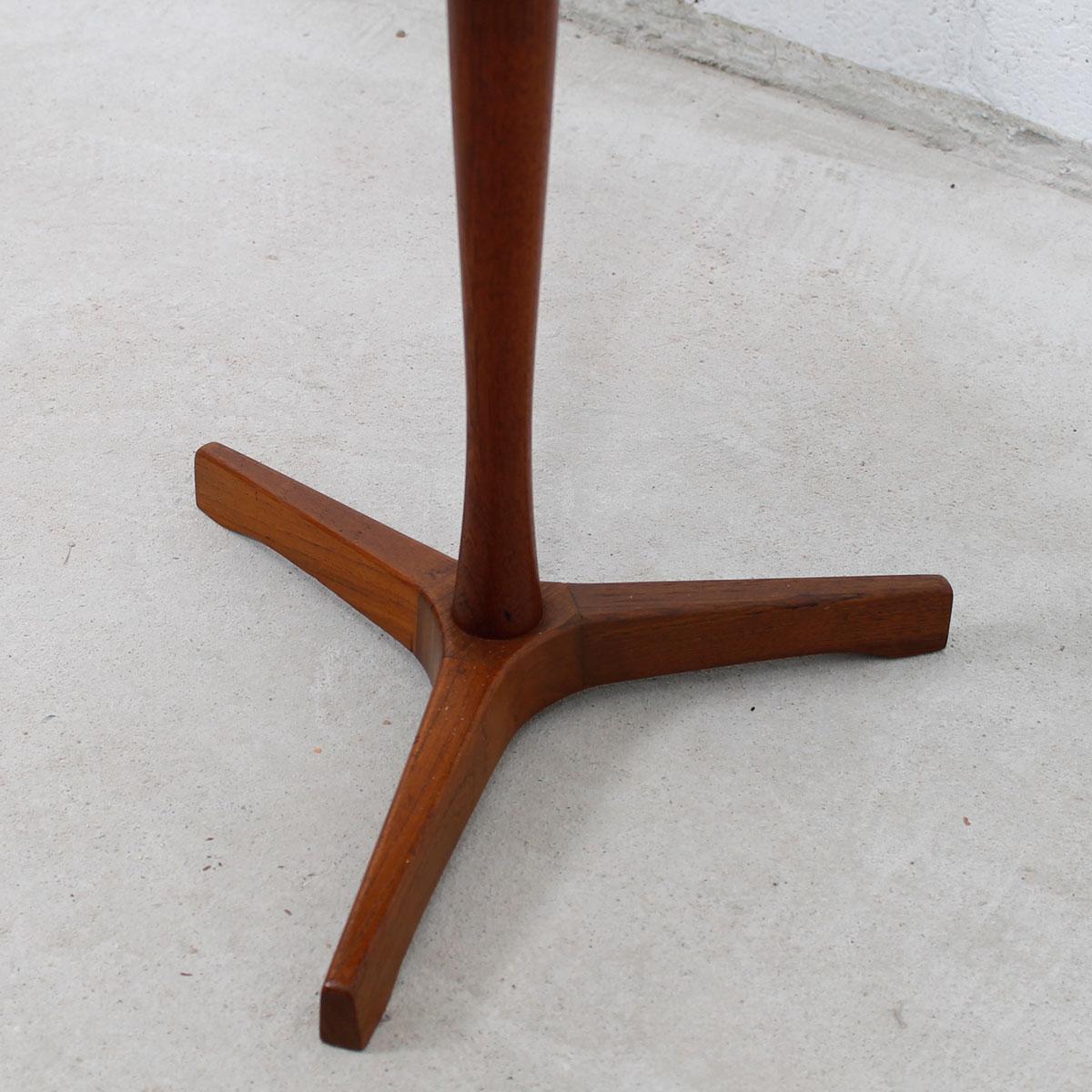 Mid-Century Modern Hans C Andersen Accent /Cocktail Table