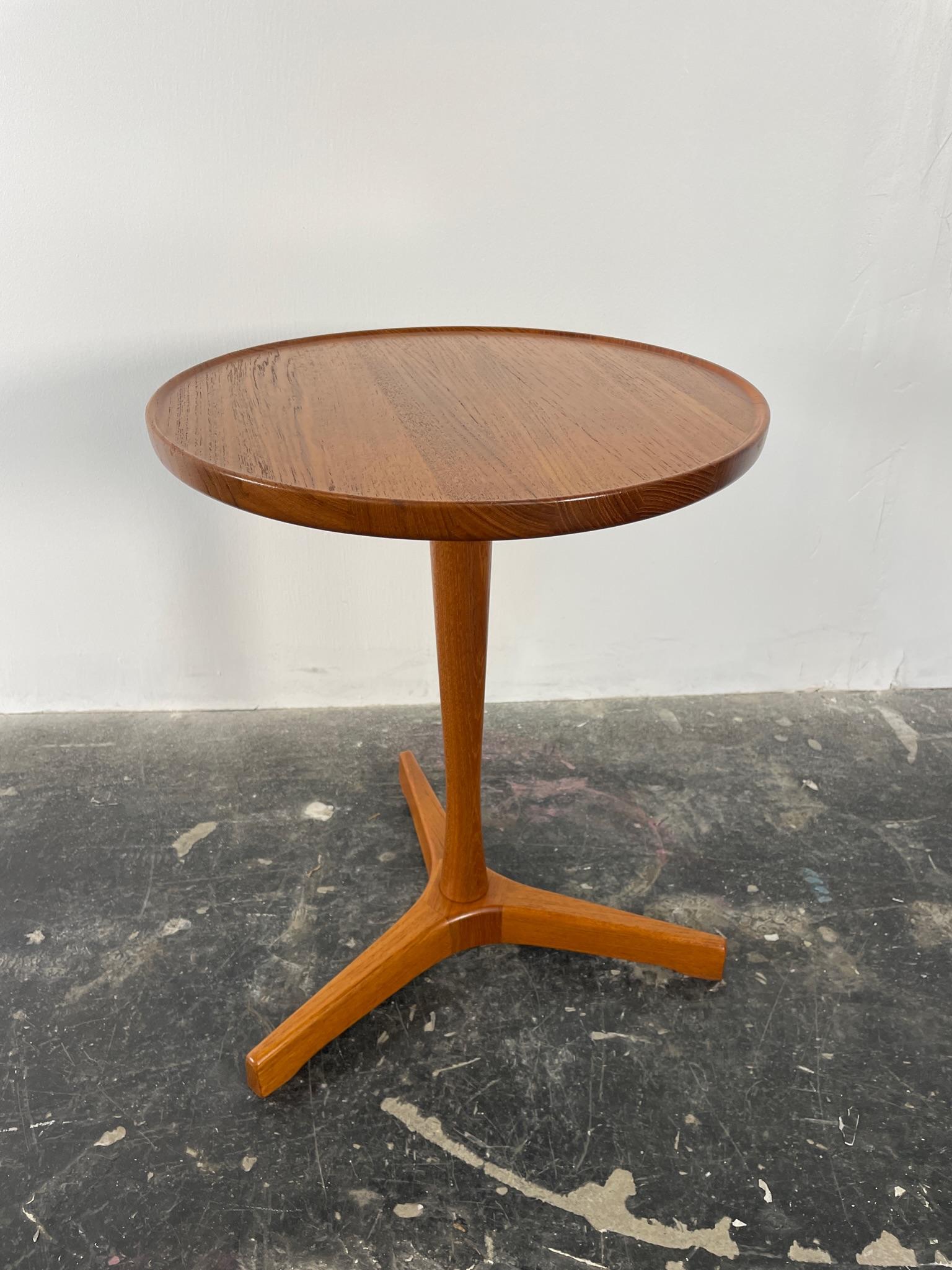 Hans C. Andersen Beistelltisch aus massivem Teakholz von Artex (Dänisch) im Angebot