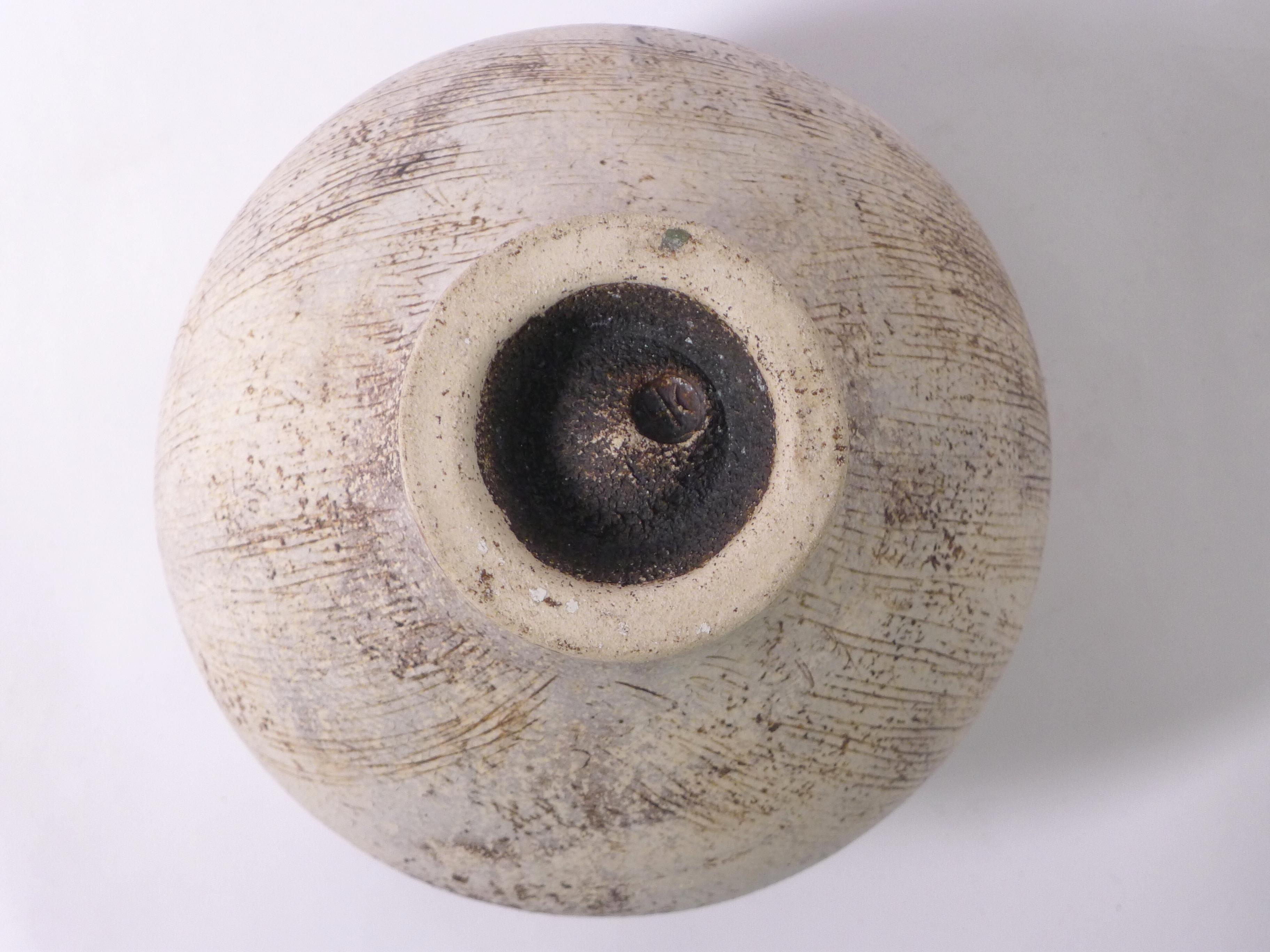 Hans Coper, Vaso globulare in gres, 1953 circa, inciso a sgraffito, firmato in vendita 4