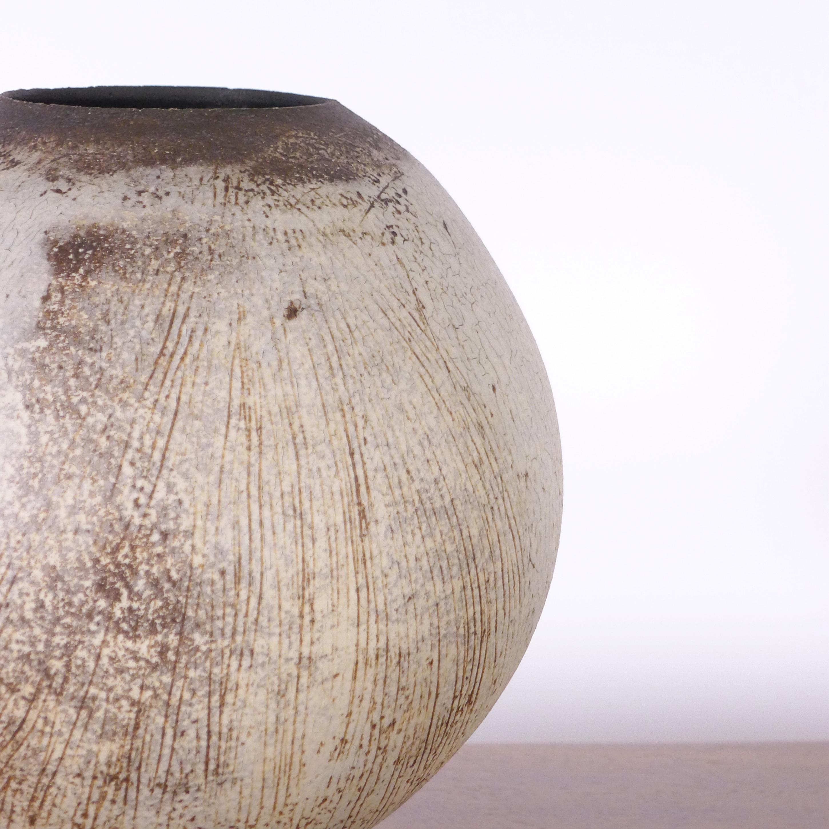 Hans Coper, Vaso globulare in gres, 1953 circa, inciso a sgraffito, firmato in vendita 5