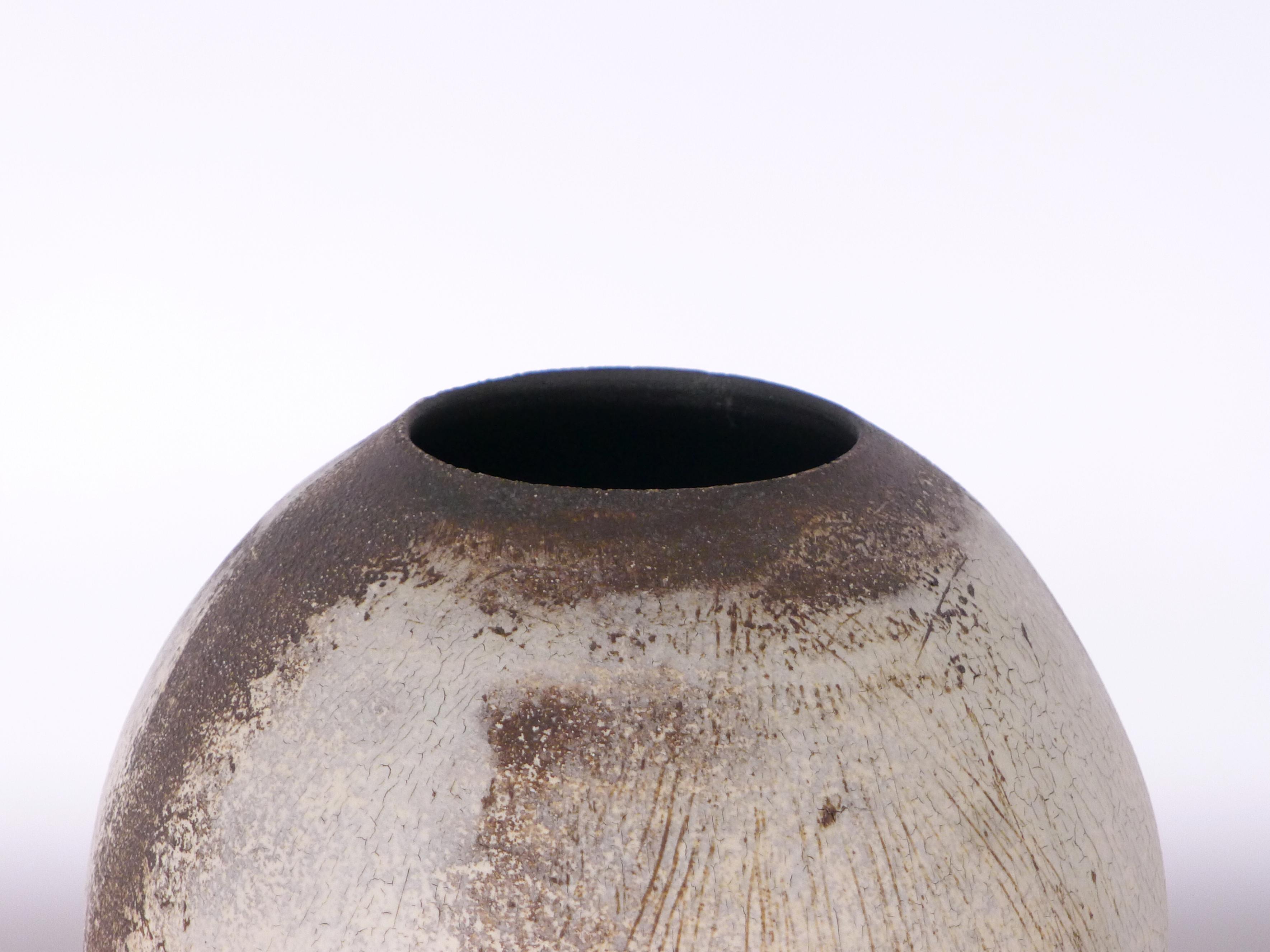 Hans Coper, Vaso globulare in gres, 1953 circa, inciso a sgraffito, firmato in vendita 6