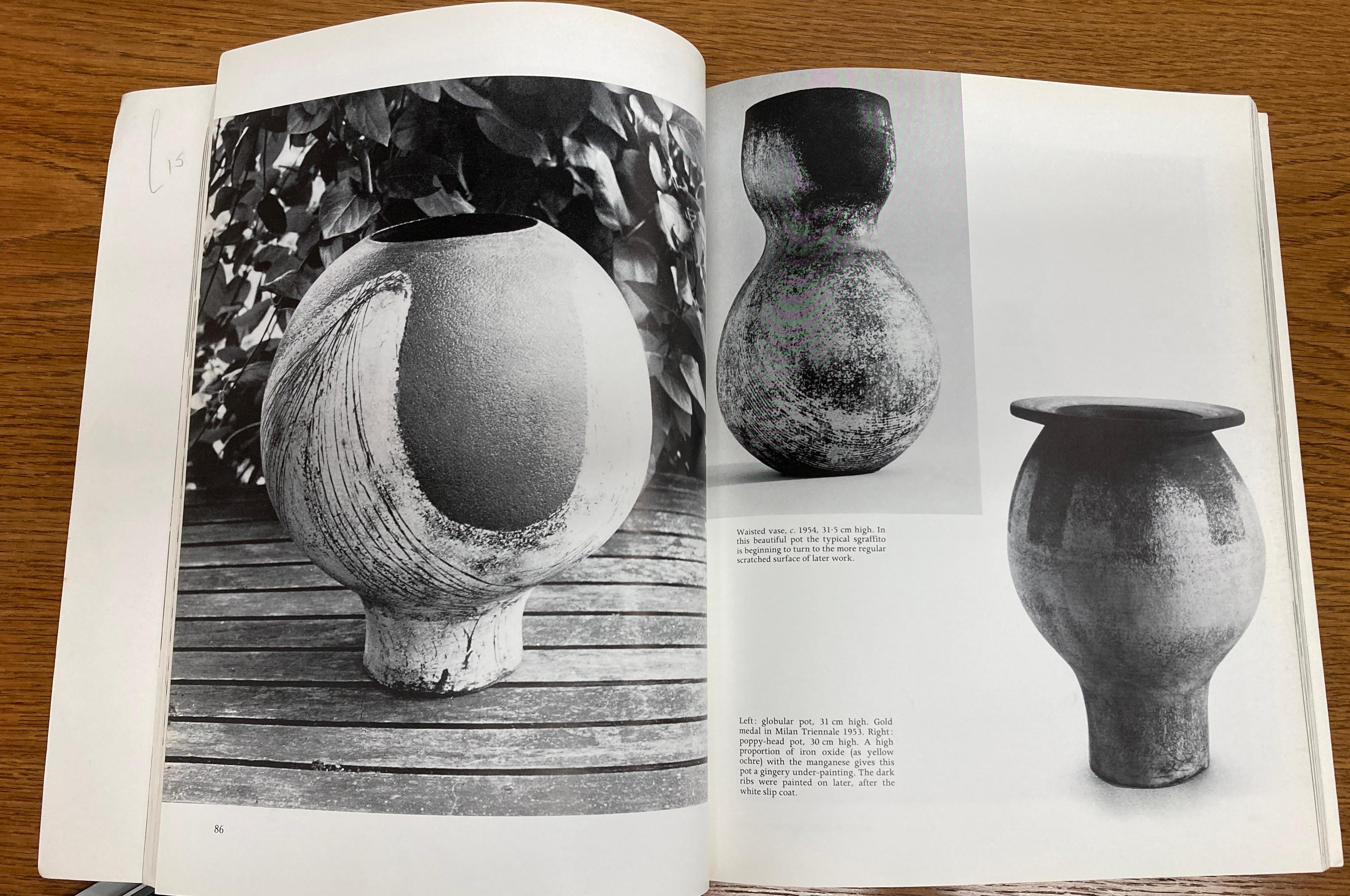 Hans Coper, Vaso globulare in gres, 1953 circa, inciso a sgraffito, firmato in vendita 8
