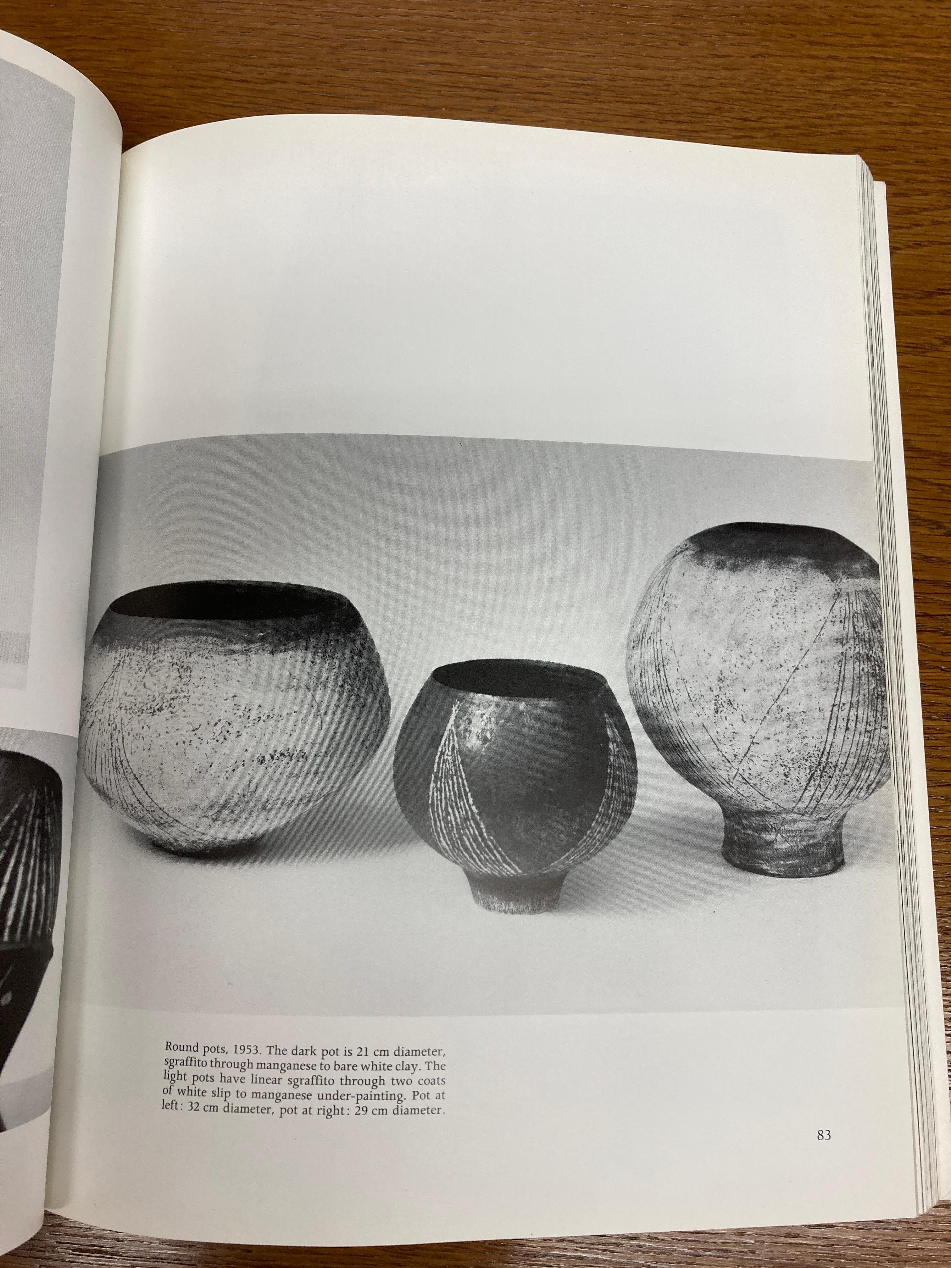 Hans Coper, Vaso globulare in gres, 1953 circa, inciso a sgraffito, firmato in vendita 9
