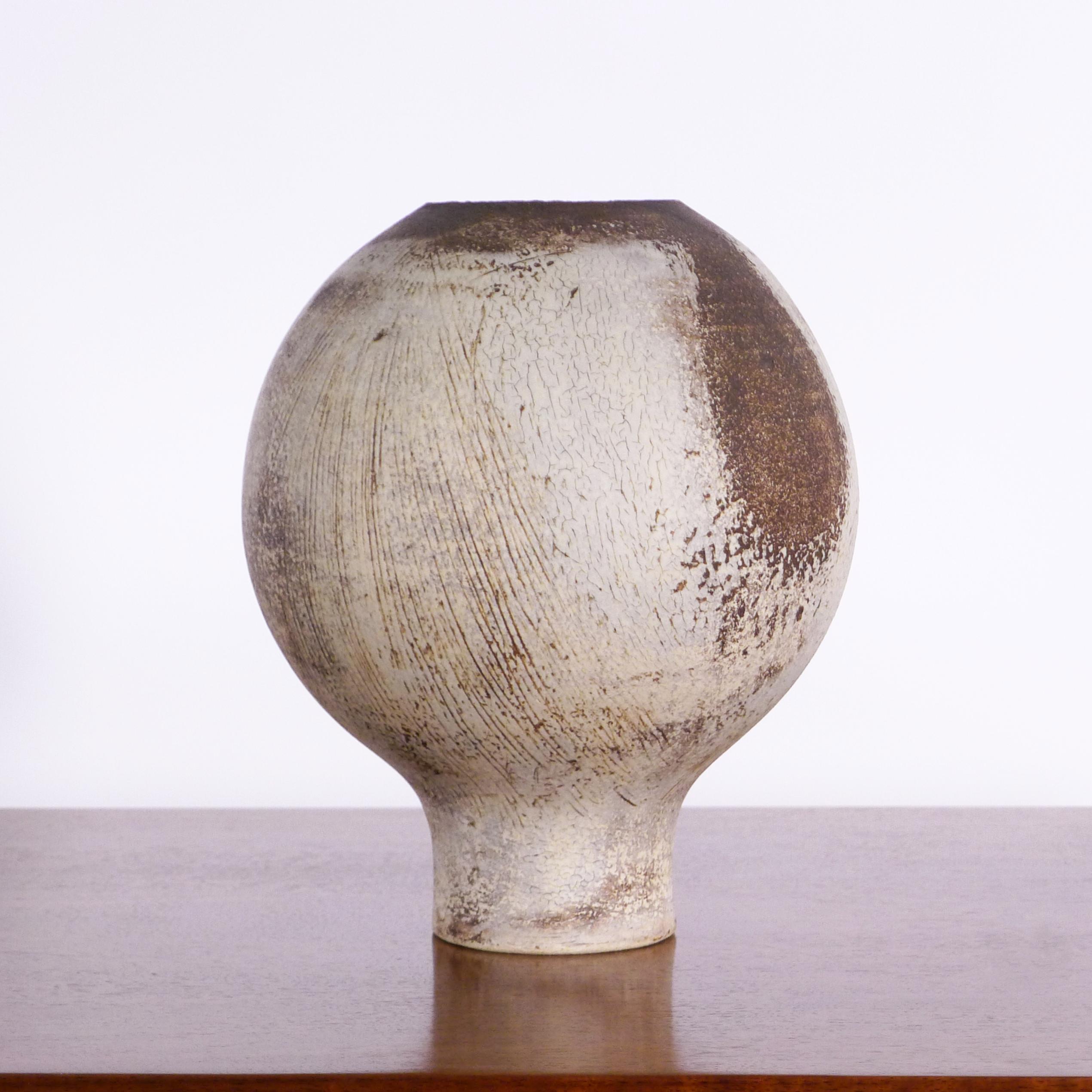Britannico Hans Coper, Vaso globulare in gres, 1953 circa, inciso a sgraffito, firmato in vendita