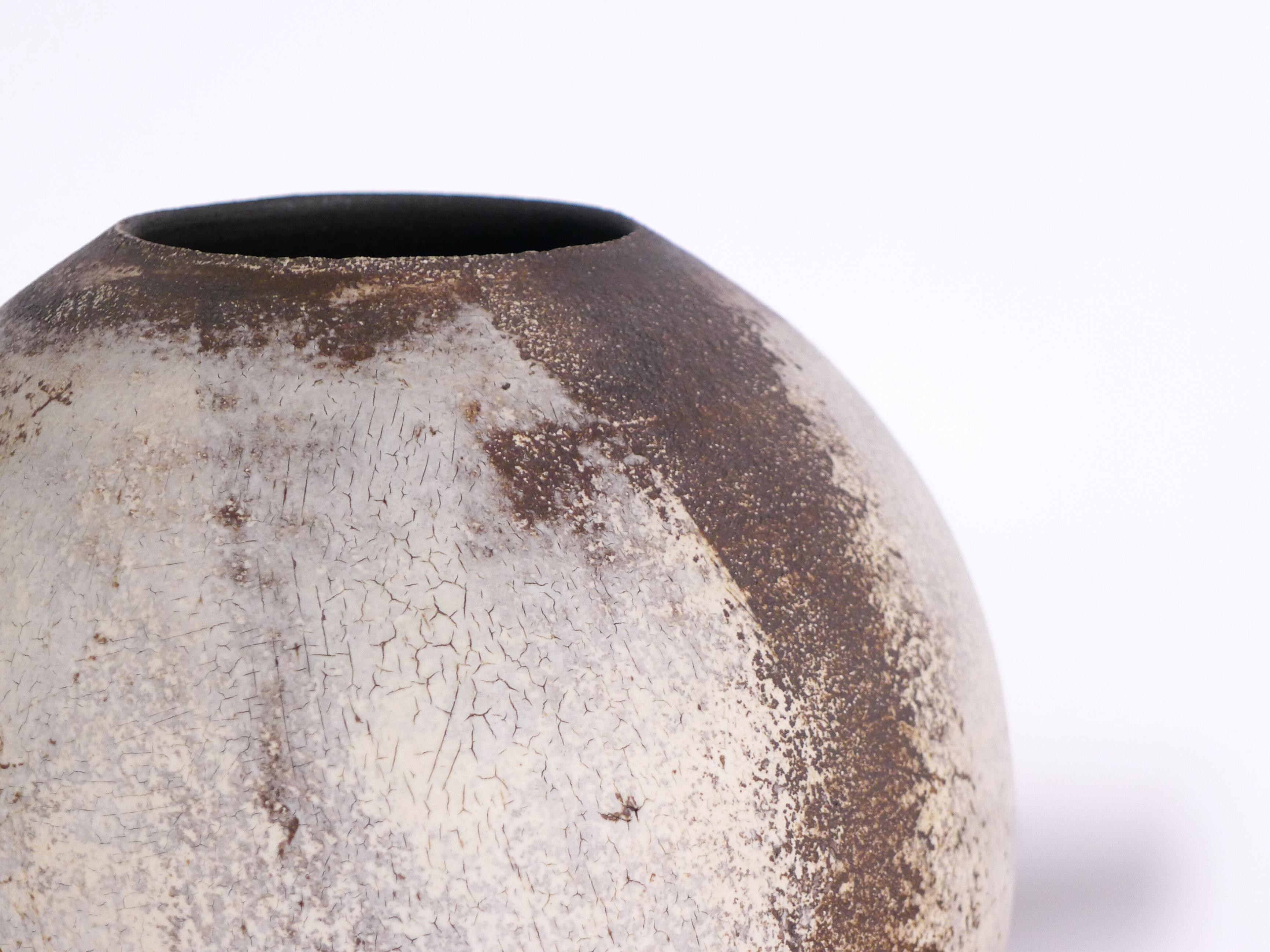 Grès porcellanato Hans Coper, Vaso globulare in gres, 1953 circa, inciso a sgraffito, firmato in vendita